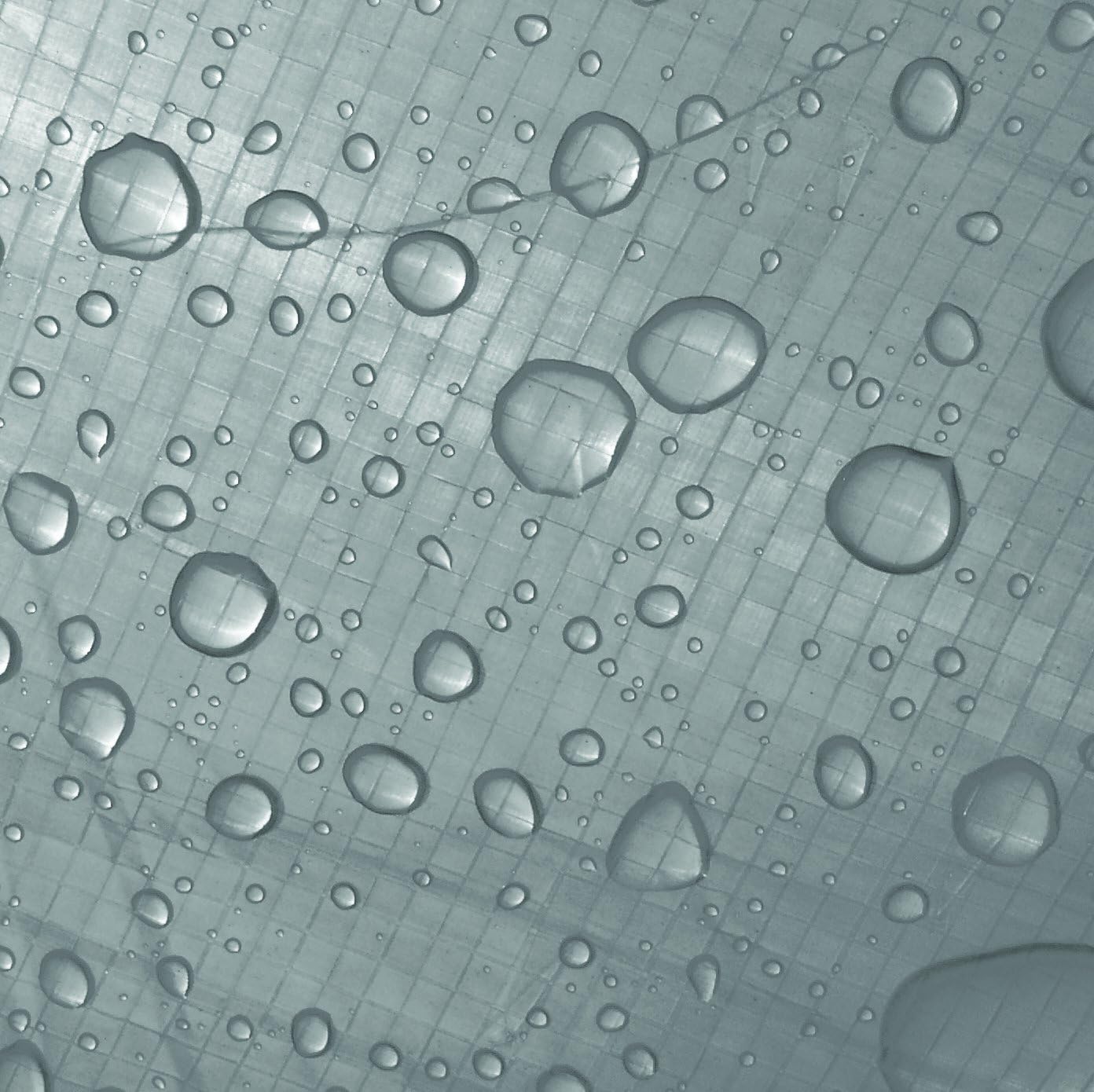 Jarak dekat view of water droplets on the surface of the silver tarp, demonstrating its waterproof quality.