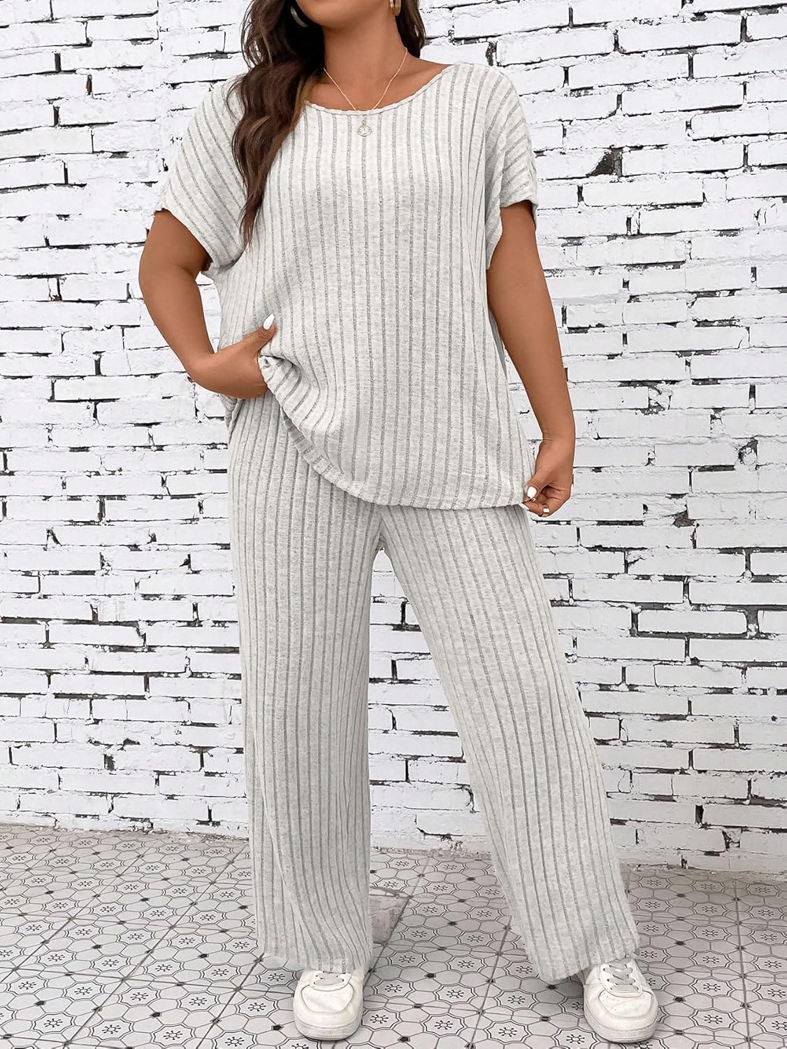Floerns Women's Plus Size Short Sleeve Tee Shirt Wide Leg Pants 2 Piece Tracksuit - Image 3