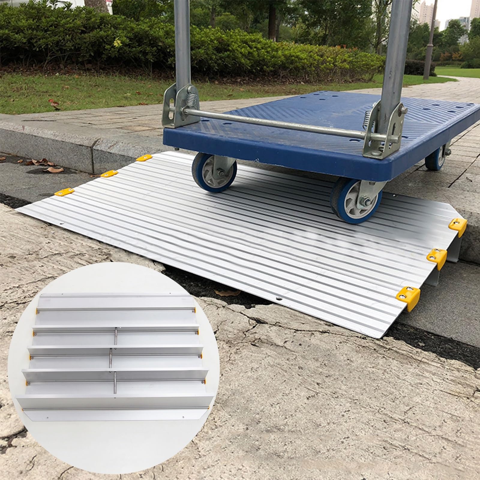 Regulowana aluminiowa rampa do skuterów, rollatorów, krzeseł elektrycznych, wysokość 2,5-15 cm, nośność 399 kg, modułowa konstrukcja (86,3 x 55 x 10 cm)