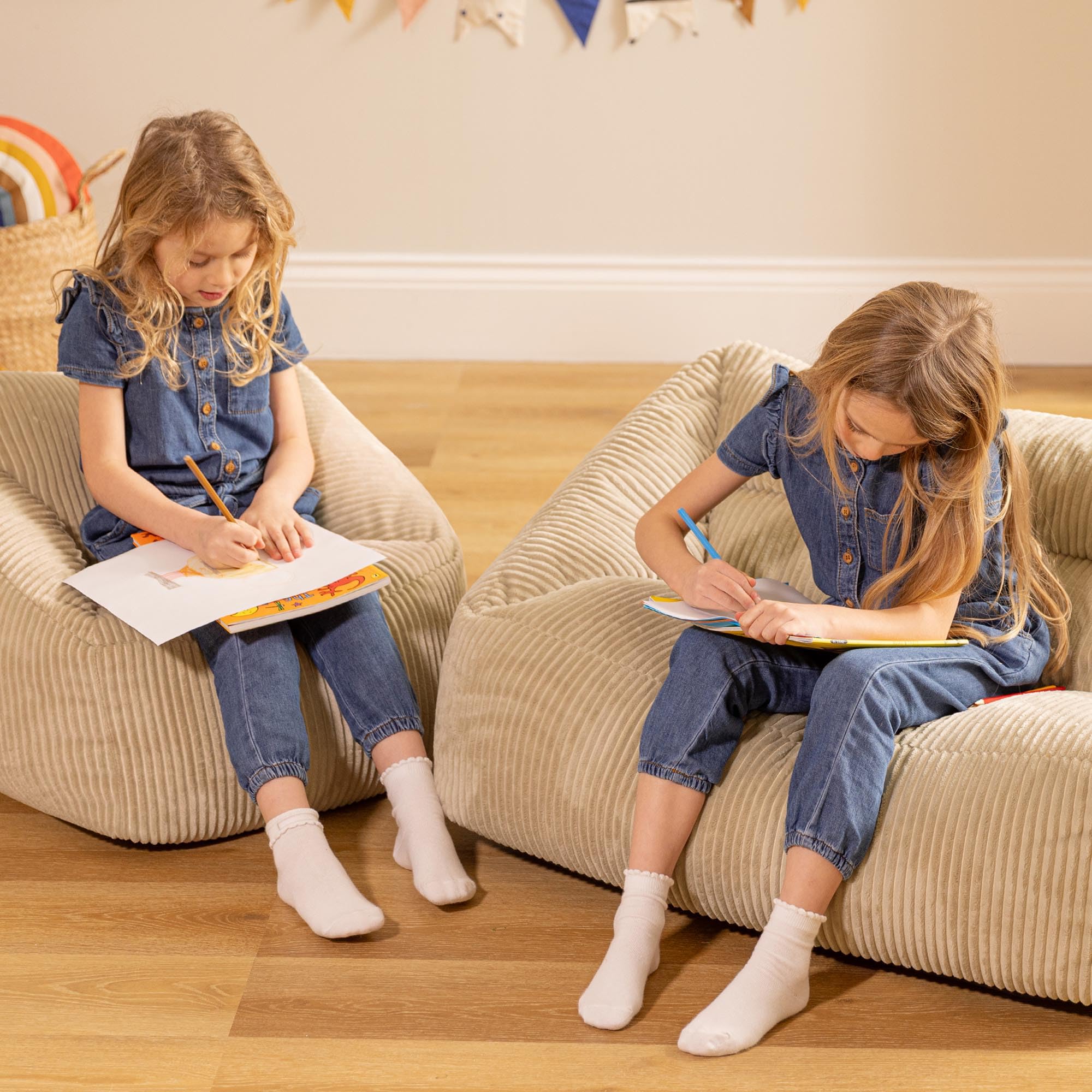Icon Natalia Kinder Sofa mit Sitzsack, Beige, Flauschiger Cord Stoff, Sitzsack Cord mit Füllung, Bequemer Kinder Sessel, Kuschelsessel, Lese Sessel, Schlafzimmer, Kinderzimmer, Jugendzimmer