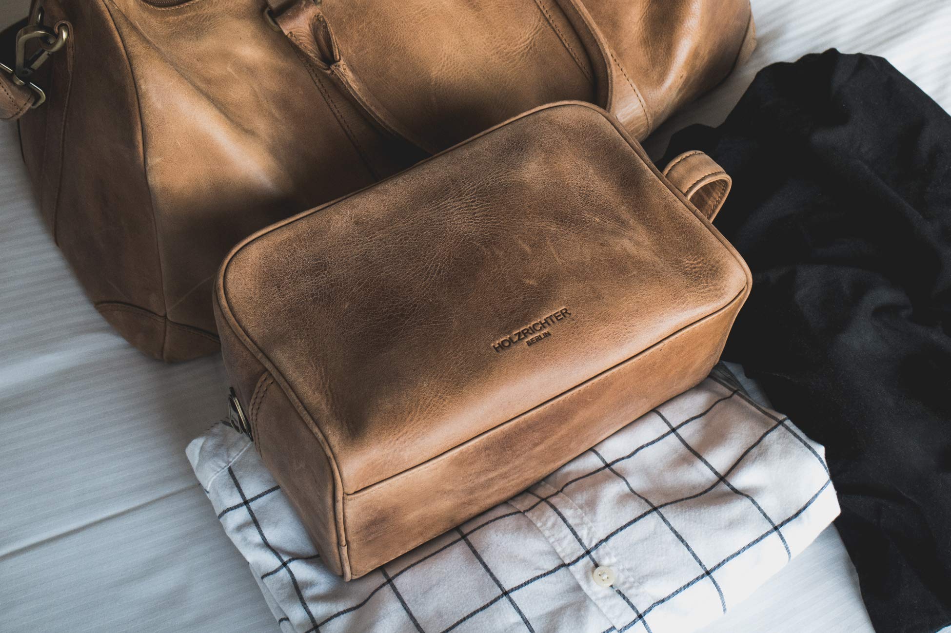 HOLZRICHTER Berlin - Kulturtasche aus Leder für Damen & Herren (No-3-1), Kulturbeutel 15x25x13cm, Echtleder Waschtasche, Camel