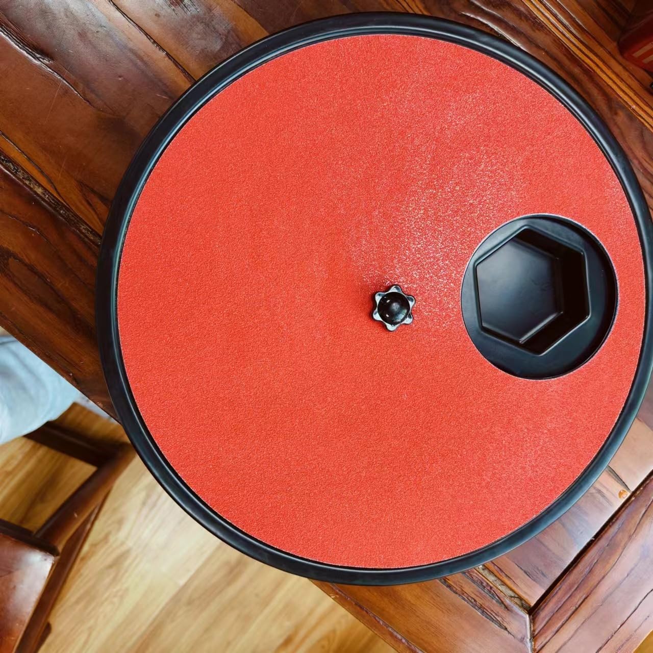 Griffoir à Ongles pour Animaux, 11,8 x 1,5 Pouces, Rotatif avec boîte à friandises, Tapis interactif pour Chiens et Chats, mangeoire Lente à 6 Compartiments cachés, Rouge