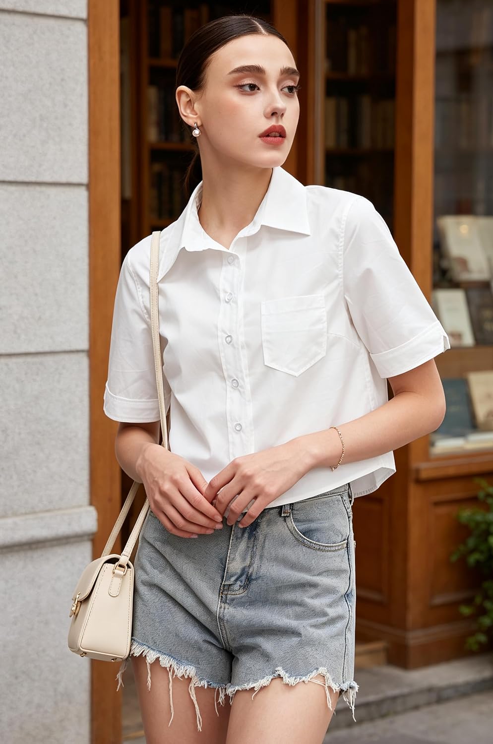 Women's Cropped Short Sleeve Button Down Shirt, Casual Crop Top with Pocket, Loose Fit Blouses for Summer