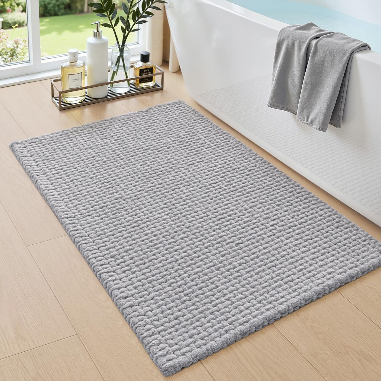 DEXI Soft Chenille Bath Mat 40 x 60 cm, Ultra Absorbent Bathroom Rug, Non-Slip Shower Mat for Bathroom Floor, Quick Dry and Machine Washable, Light Grey