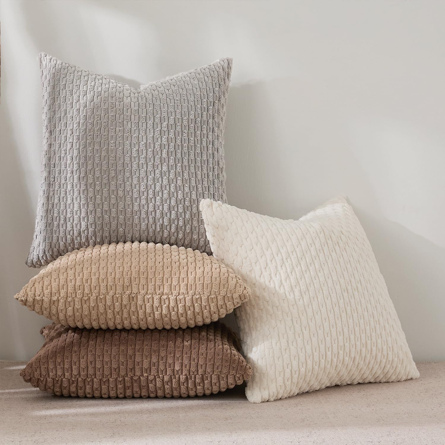Kevin Textile - Paquete de 4 fundas de almohada decorativas neutras de 18 x 18 pulgadas para sala de estar, sofá, cama, sofá, rústico, bohemio, decoración del hogar, funda de cojín cuadrada de pana