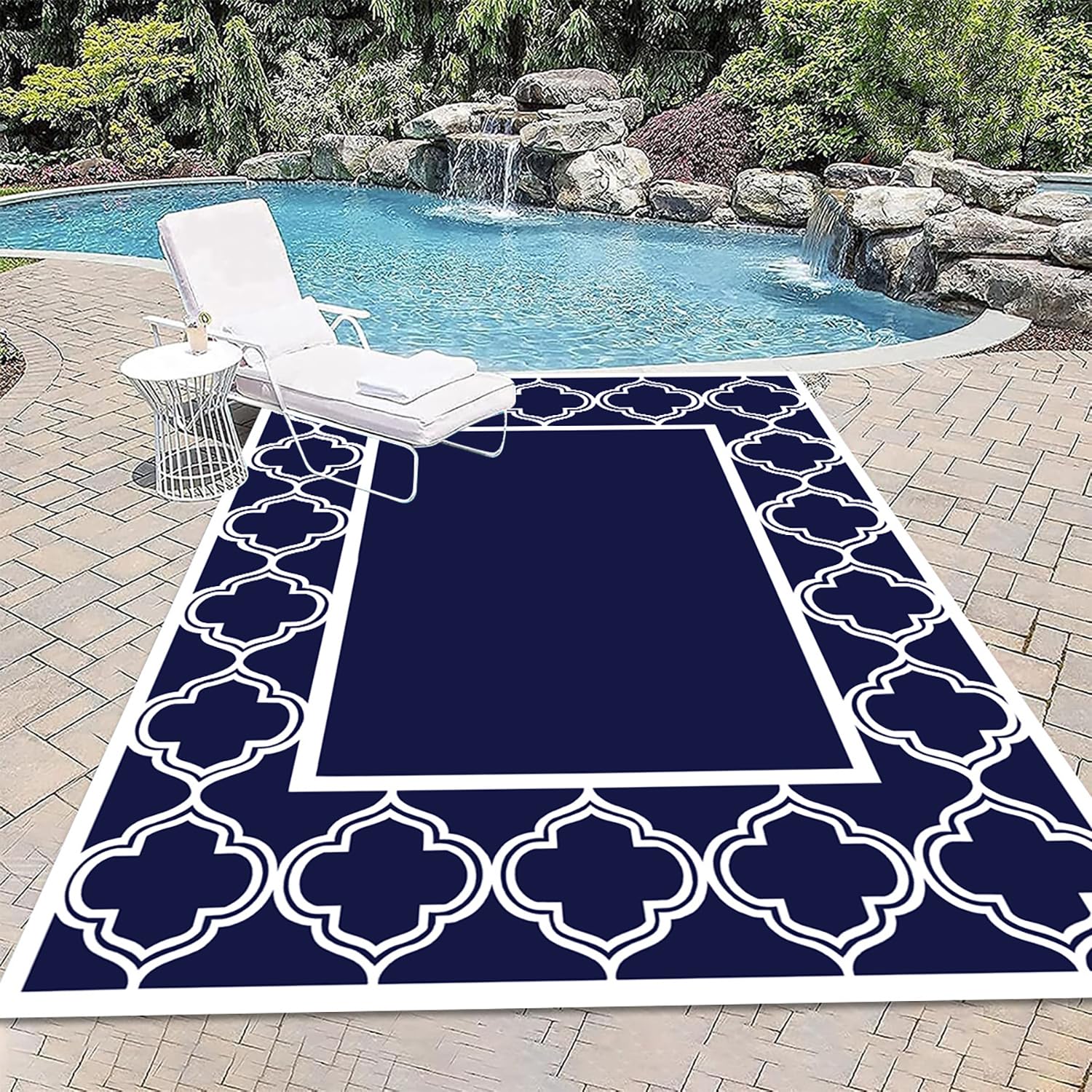 Wodoodporny Dywanik na Zewnątrz do Dekoracji na Patio,150x240cm Składany Odwracalny Dywanik z Plastikowej Słomy na Kemping,Tarasu,Werandy,Piknik,Plażę,Balkon,Kolorze Niebiesko-Białym