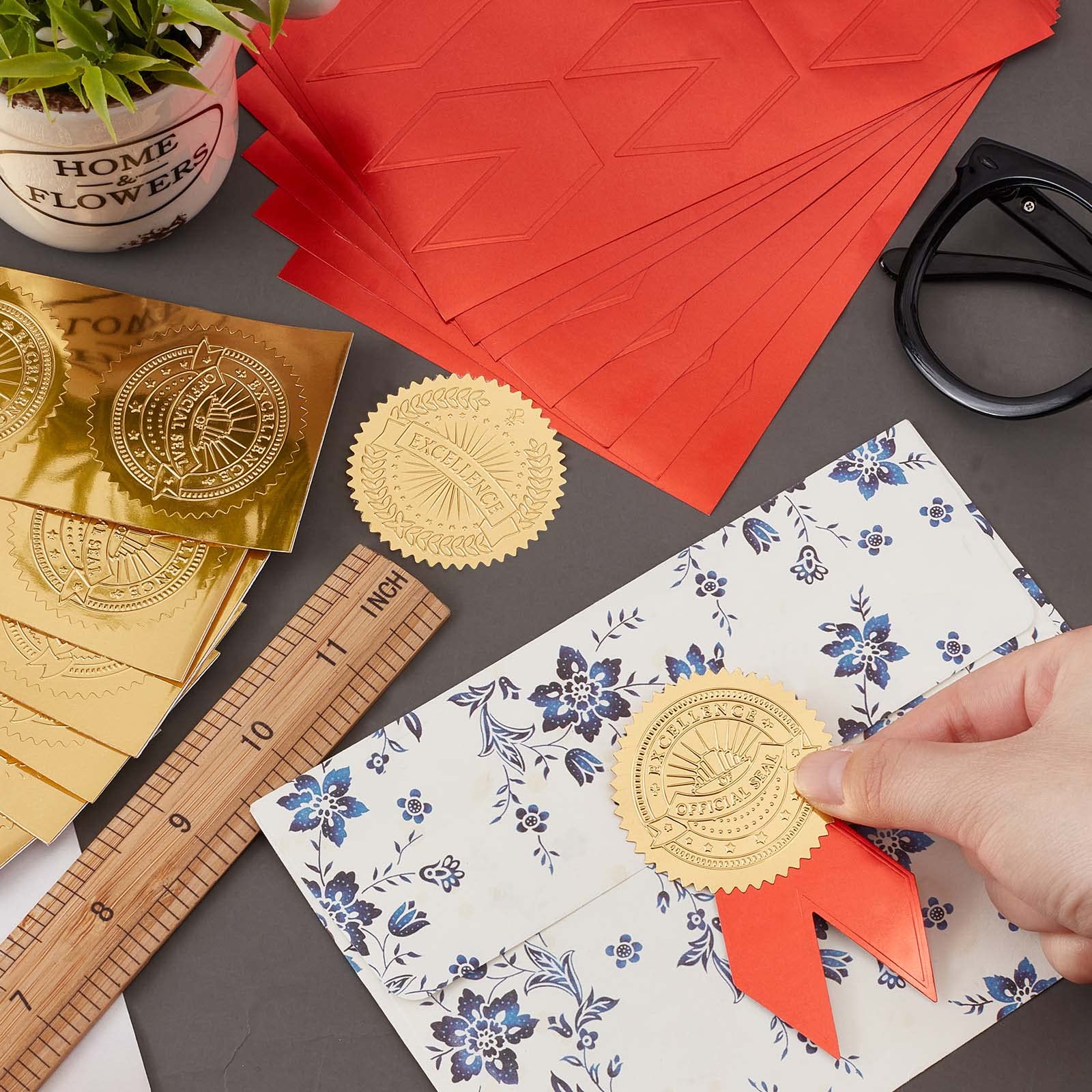 408 Stuks Bijengoudfolie Reliëfstickers - 2 Inch Zelfklevende Enveloppen Zegels Sticker Hommel Etiketten Voor Bruiloft Uitnodiging Afstuderen Bedrijfscertificaten Diploma S Geschenkverpakking