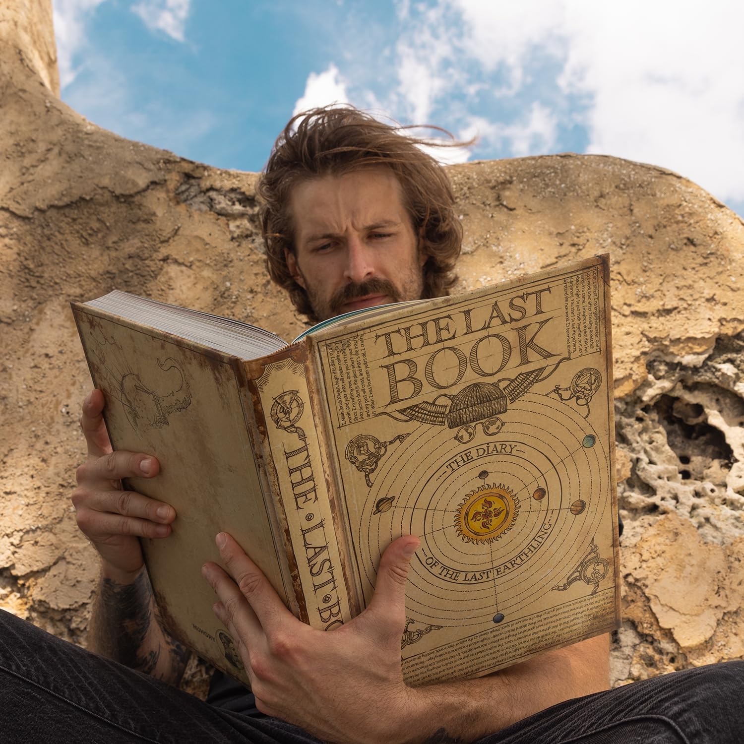 The Last Book. The Diary of The Last Earthling - The Ultimate Collection of Cultural Artifacts - Diary & Encyclopedia with 380 Pages of Detailed Illustrations - Dystopian & Post Apocalyptic Fiction