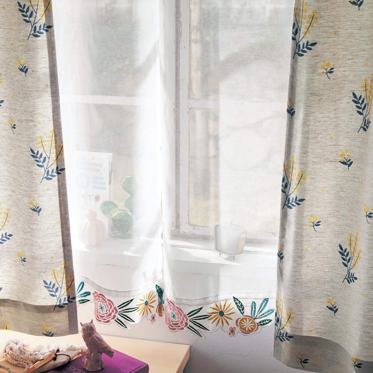 Amazon Co Jp ベルメゾン レースカーテン ミニラボ 洗える ボイル 草原の花束 約100 2枚 ホーム キッチン