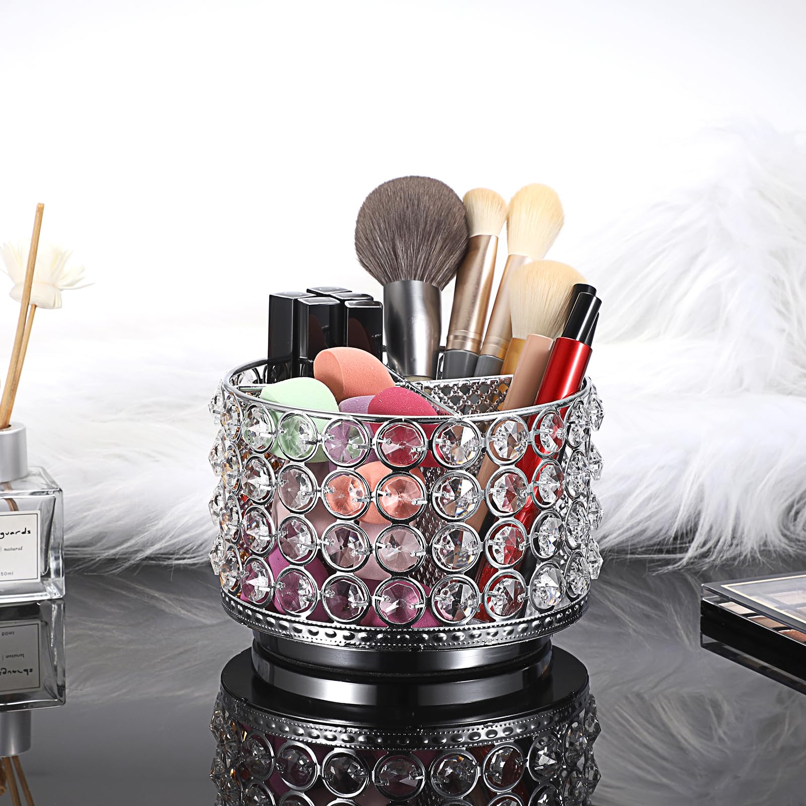 Hipiwe Make-up-Pinselhalter mit 4 Schlitzen, 360 Grad drehbar, für Kosmetikpinsel, Fernbedienung, multifunktionaler Schreibtisch-Organizer für Augenbrauen, Stift, Silber