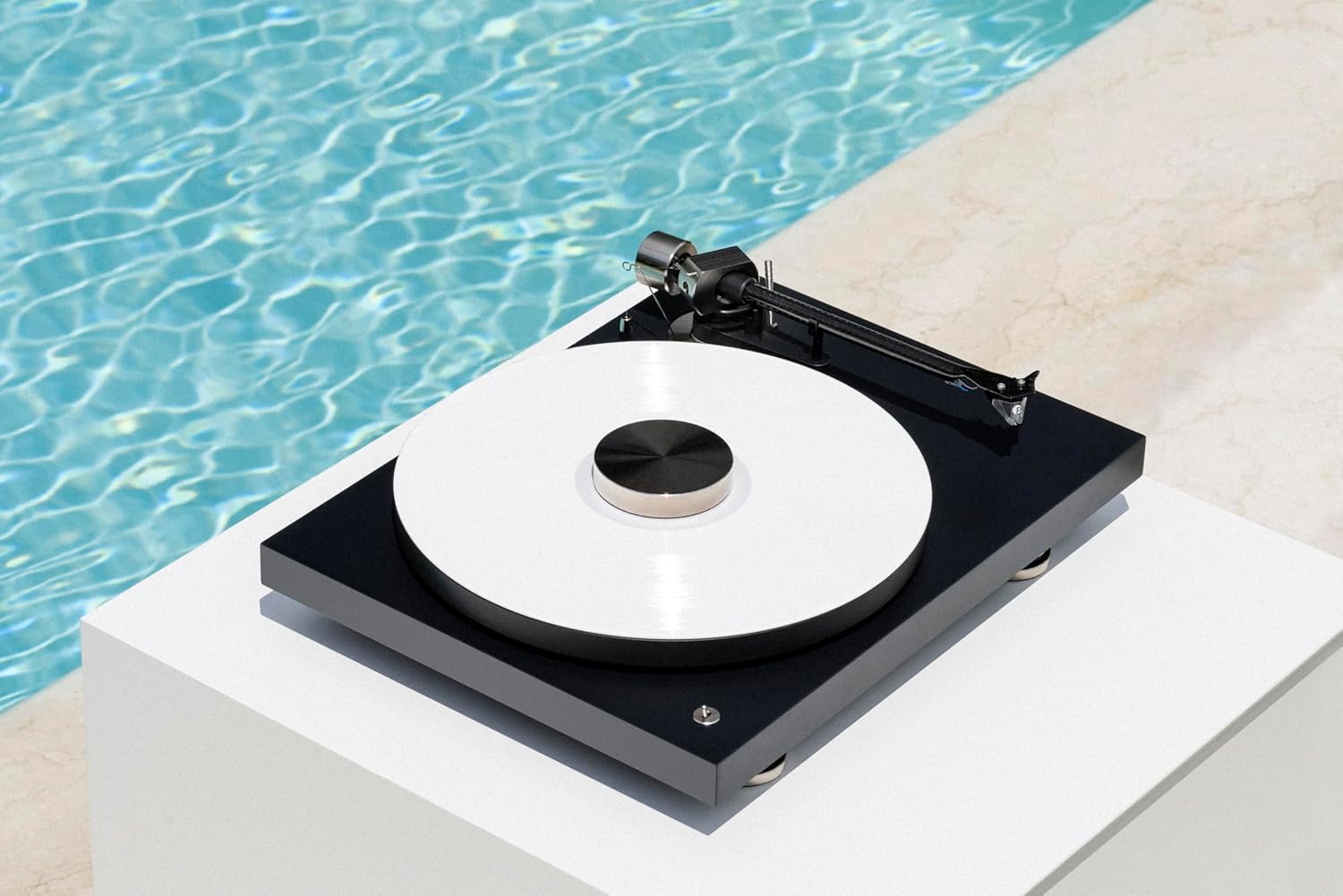 Pro-Ject Debut PRO B Balanced Turntable with Pick it PRO Balanced Cartridge (Black)
