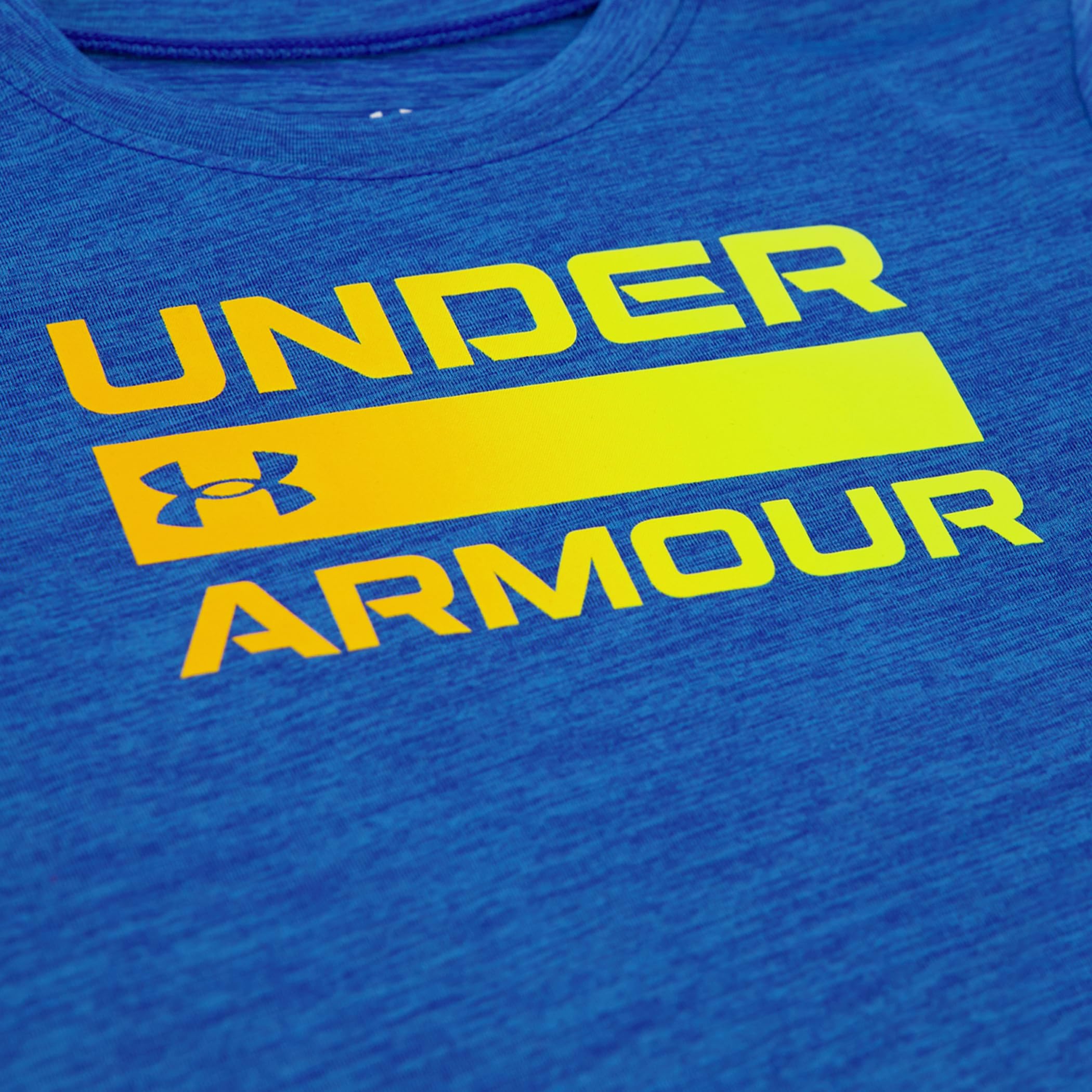 Under Armour Maglietta a Maniche Lunghe per Ragazzi all'aperto, Elegante Scollo Rotondo, vestibilità Comoda