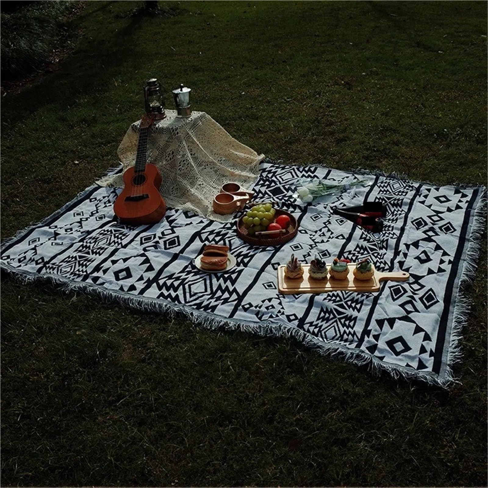 Picnic Blanket Outdoor Picnic Mat Thickened Camping Blanket Beach Landing Mat for Spring Excursion Trekking Picnic Mat (One Color 90 * 210cm)