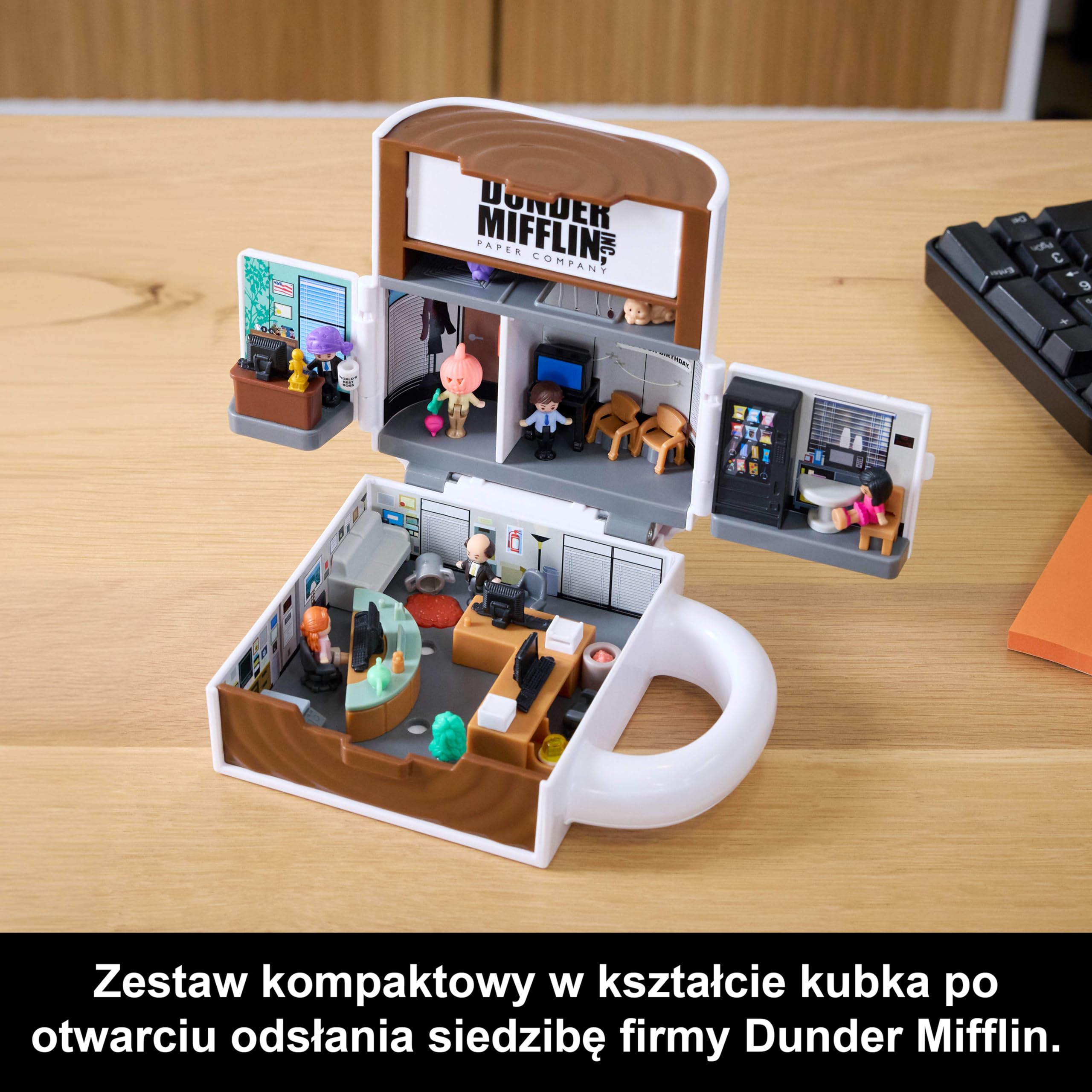 Polly Pocket x The Office Biuro Kolekcjonerski zestaw kompaktowy w kształcie kubka do kawy zawierający 6 mikrolalek i 9 akcesoriów, kolekcjonerska zabawka licencjonowana, JCC19