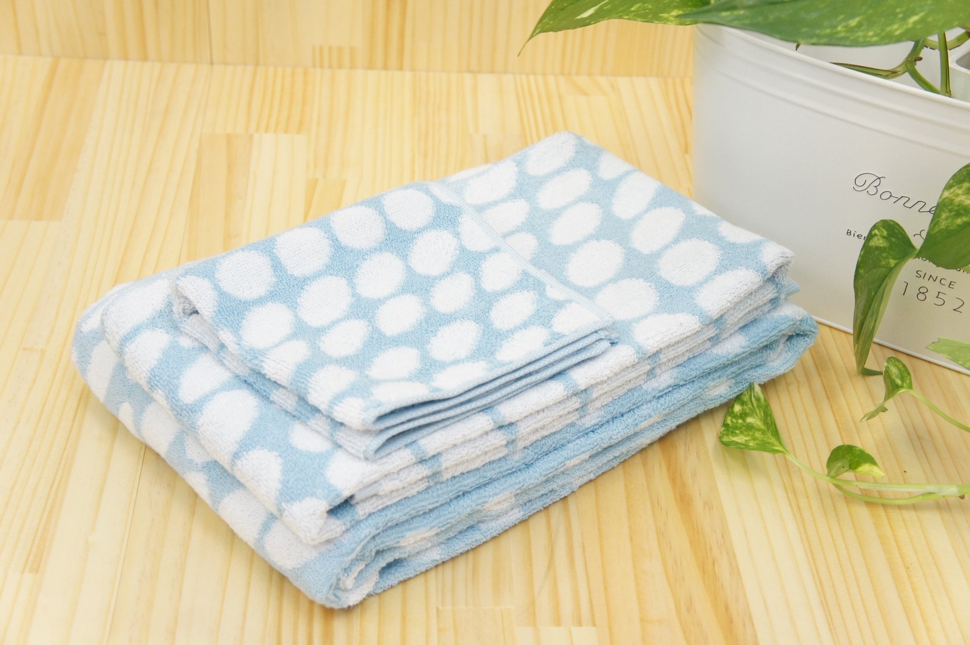 今治タオル フェイスタオル 日本製 バブル ポップ 水玉 ベージ バスタオル 今治「ポップカラー」バスタオル \u2013 バスグッズ専門店公式