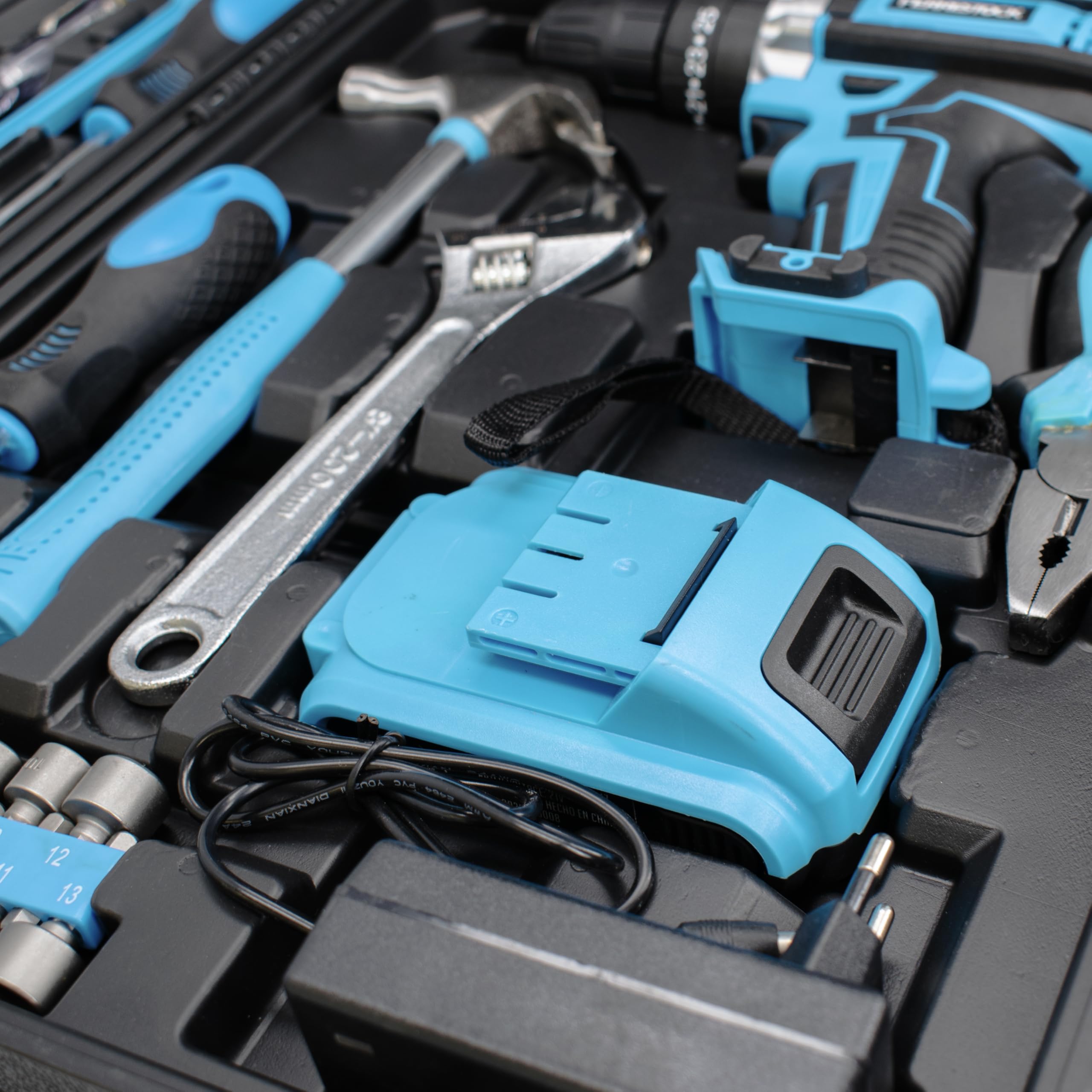 Ferrestock Bricoset FSKTAB101PLUS Taladro percutor 21V a batería con herramientas y accesorios para la mayoria de trabajos del hogar inclye caja de almacenaje