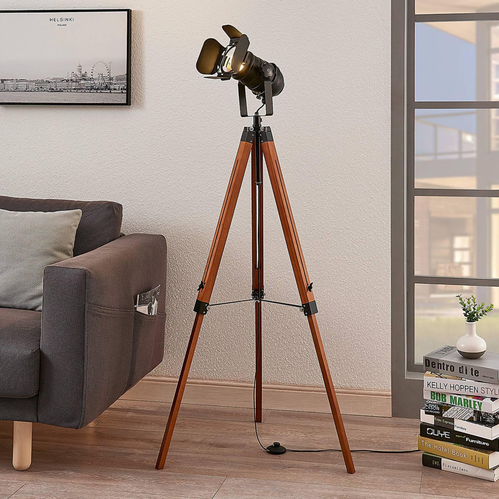 Lindby Lámpara de pie Hilma (Industrial) en Marrón hecho Madera e.o. para Salón & Comedor (1 llama, E27) lámpara madera