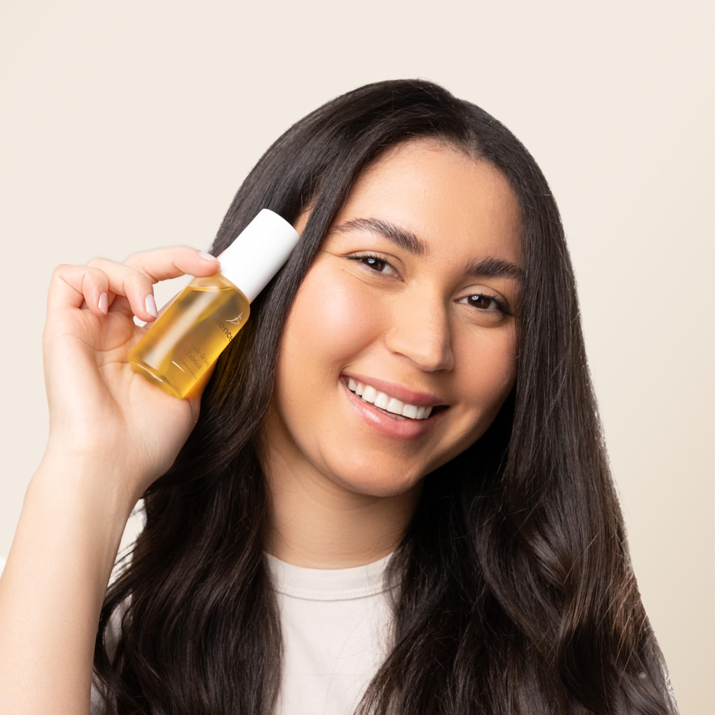 Swiss Cosmetics - Huile d'Abricot Visage et Corps en Spray Enrichie à la Vitamine E - 100/100 Yuka & Naturelle à 99,60% - Adaptée Pour Toute la Famille - Vegan et 100% Suisse - 50ml
