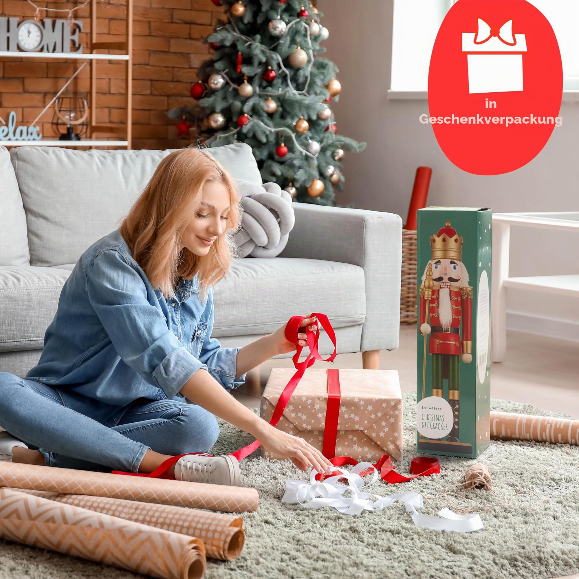 THE TWIDDLERS XL Nussknacker Figur Groß (50cm) – Traditioneller Holz Soldat Weihnachtsdeko – Handbemaltes Ornament in Rot & Grün für Kamin & Fensterbank – Klassisches Design