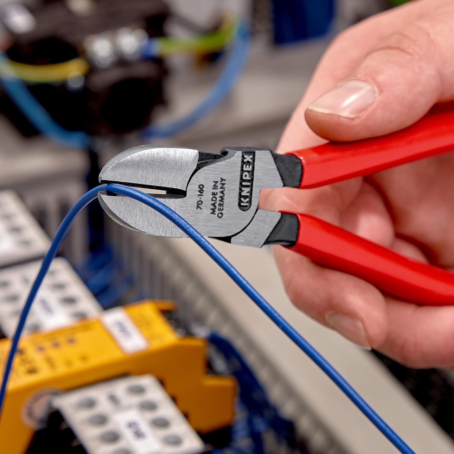 Knipex Diagonal Cutter black atramentized, plastic coated 160 mm 70 01 160 EAN