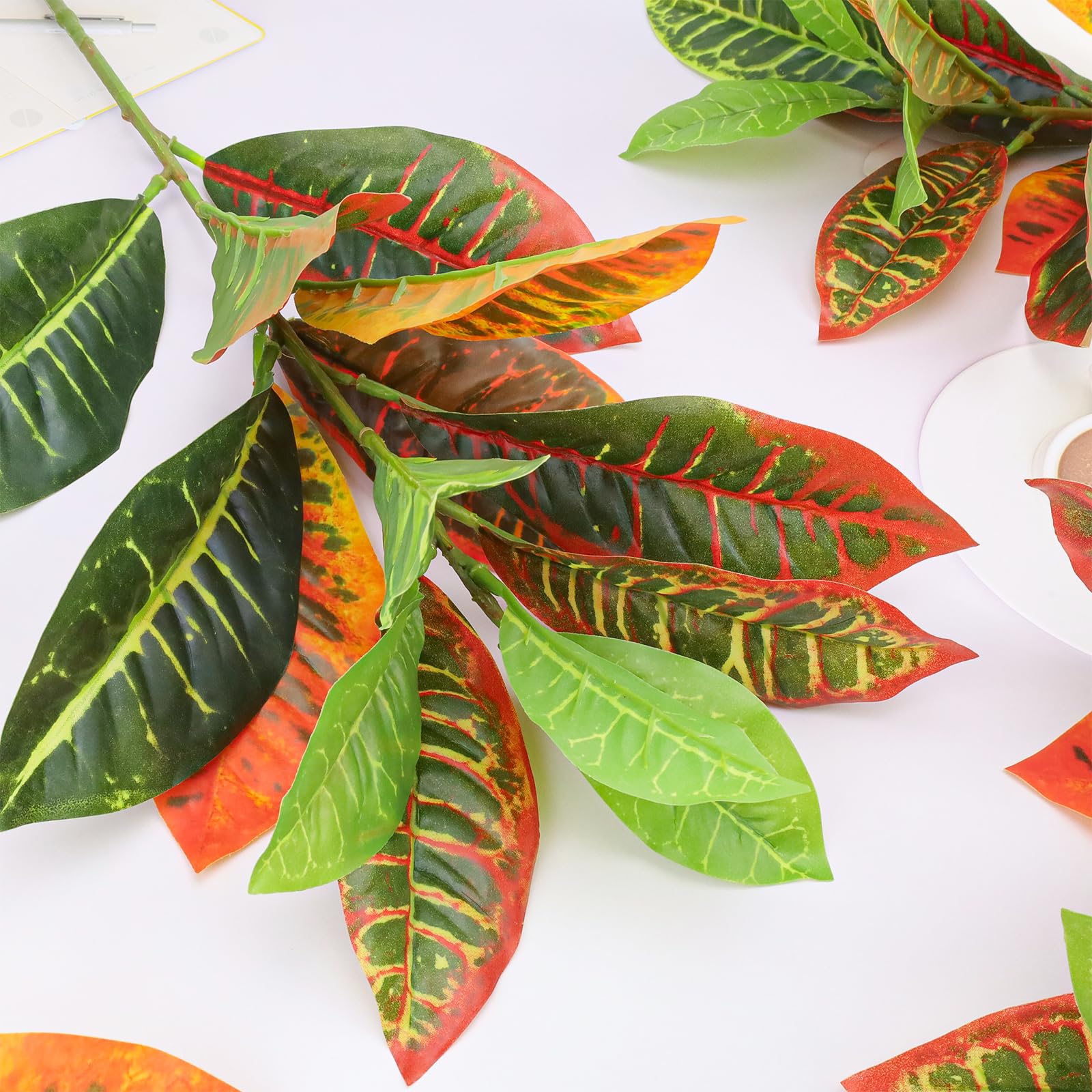 4 Pack künstliche Croton Pflanze Stiel 74 cm realistische Faux Greenery Zweig Lange lebendige Herbstfarben Blätter für Haus Vase Füller Weihnachten Kranz Kamin Dekor Hochzeit Mittelstücke