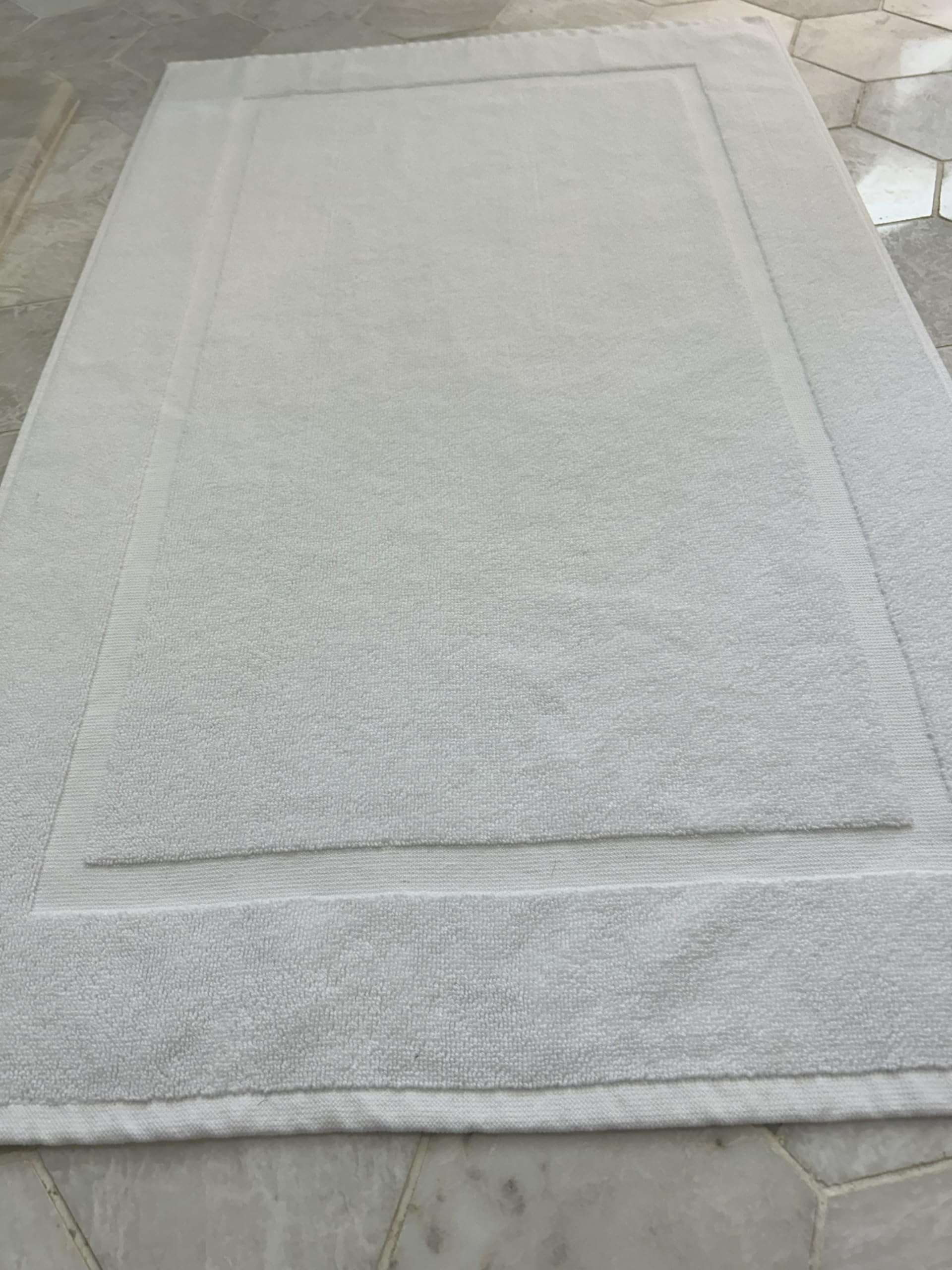 Premium Zero Twist Bath Mat - Ultra-Soft Cotton, Highly Absorbent & Fast-Drying, Durable Dobby Border & Diagonal Hem, Plush Comfort and Non-Slip