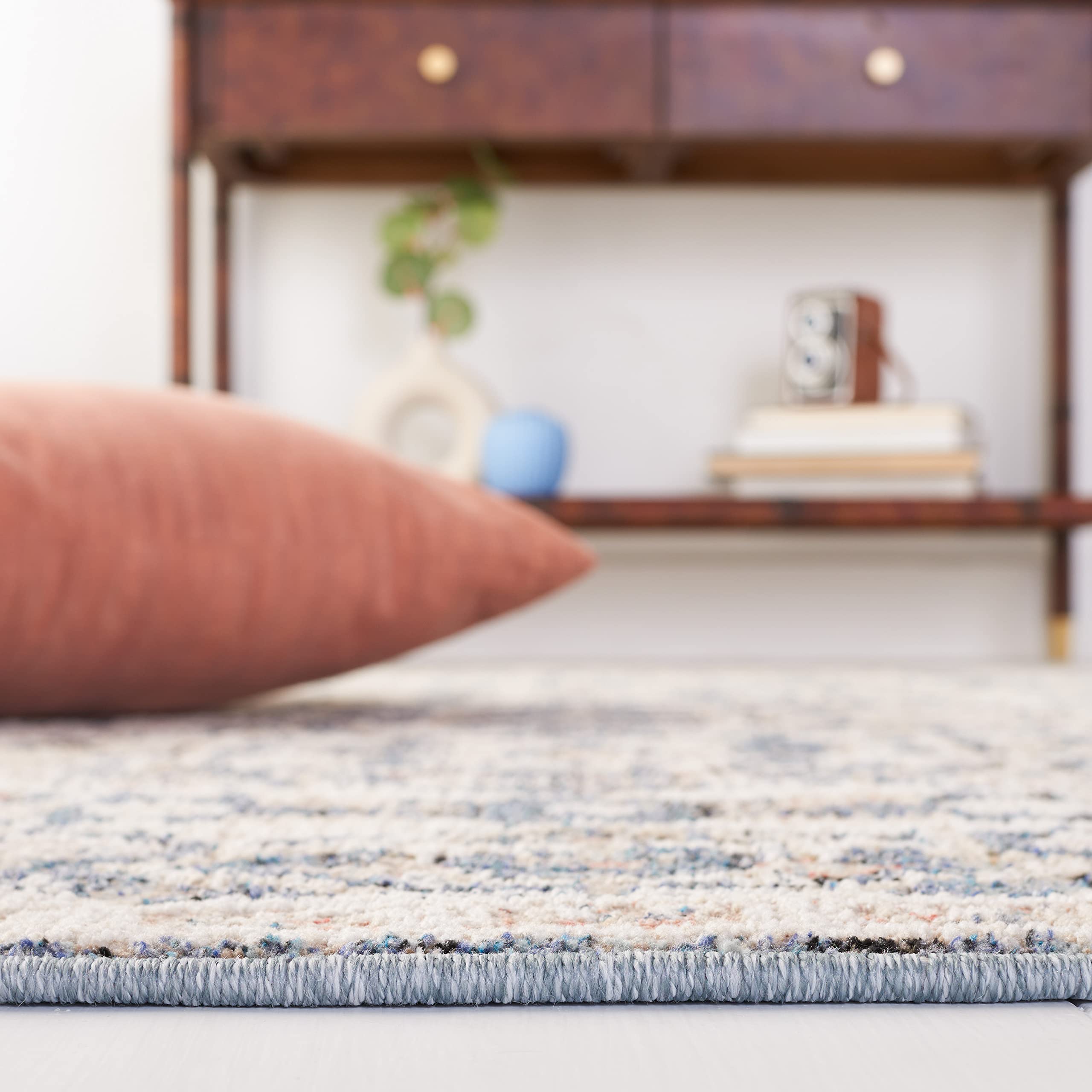 Safavieh Tapis Traditionnel - Lavable En Machine Et Antidérapant - Idéal Pour Les Zones à Fort Passage - Tucson Collection, Tapis à Poil Court, Bleu Et Beige, 240 X 300 Cm