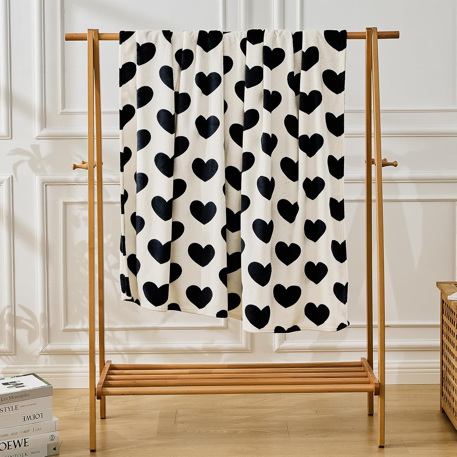 FY FIBER HOUSE Heart Flannel King Blanket Soft Cozy Blankets for Lover Gifts All Season Use, 90x108 Inches, Black White