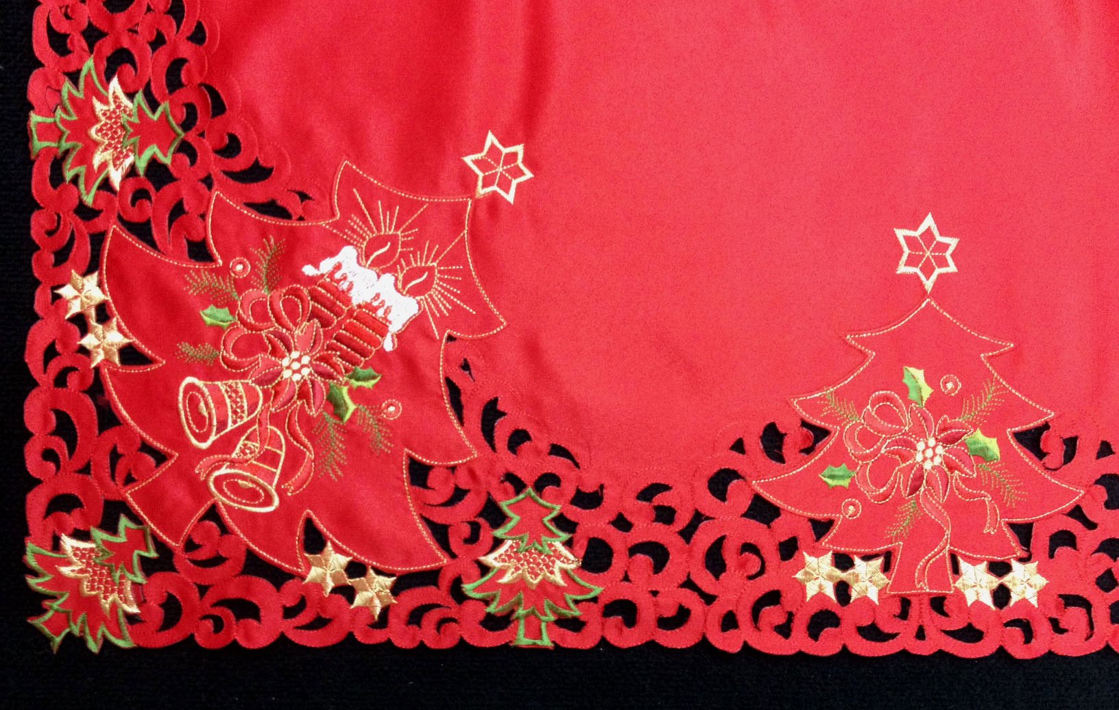 Amazon｜クリエイティブリネンHolidayクリスマス刺繍ポインセチア