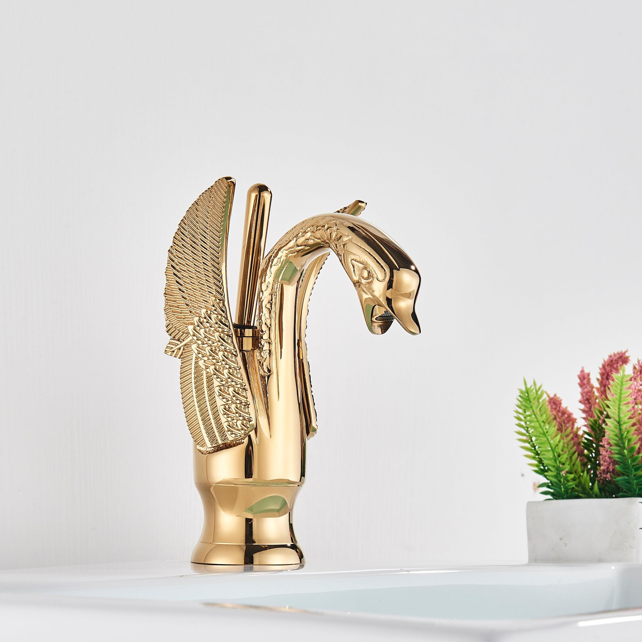Mitigeur cygne doré pour remplacer un vieux robinet de lavabo terne