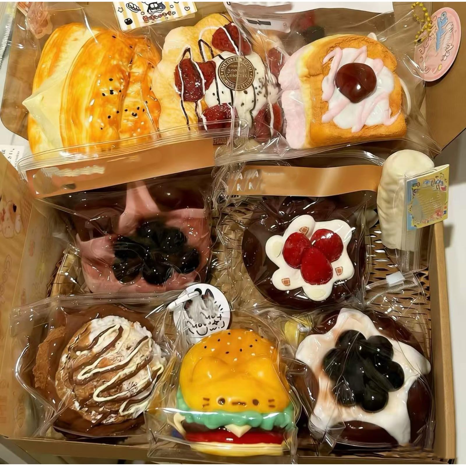 Amazon | クイーズ 8個入 ブラインドバッグ ケーキおもちゃ 水感