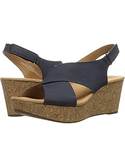 clarks desert boots on feet