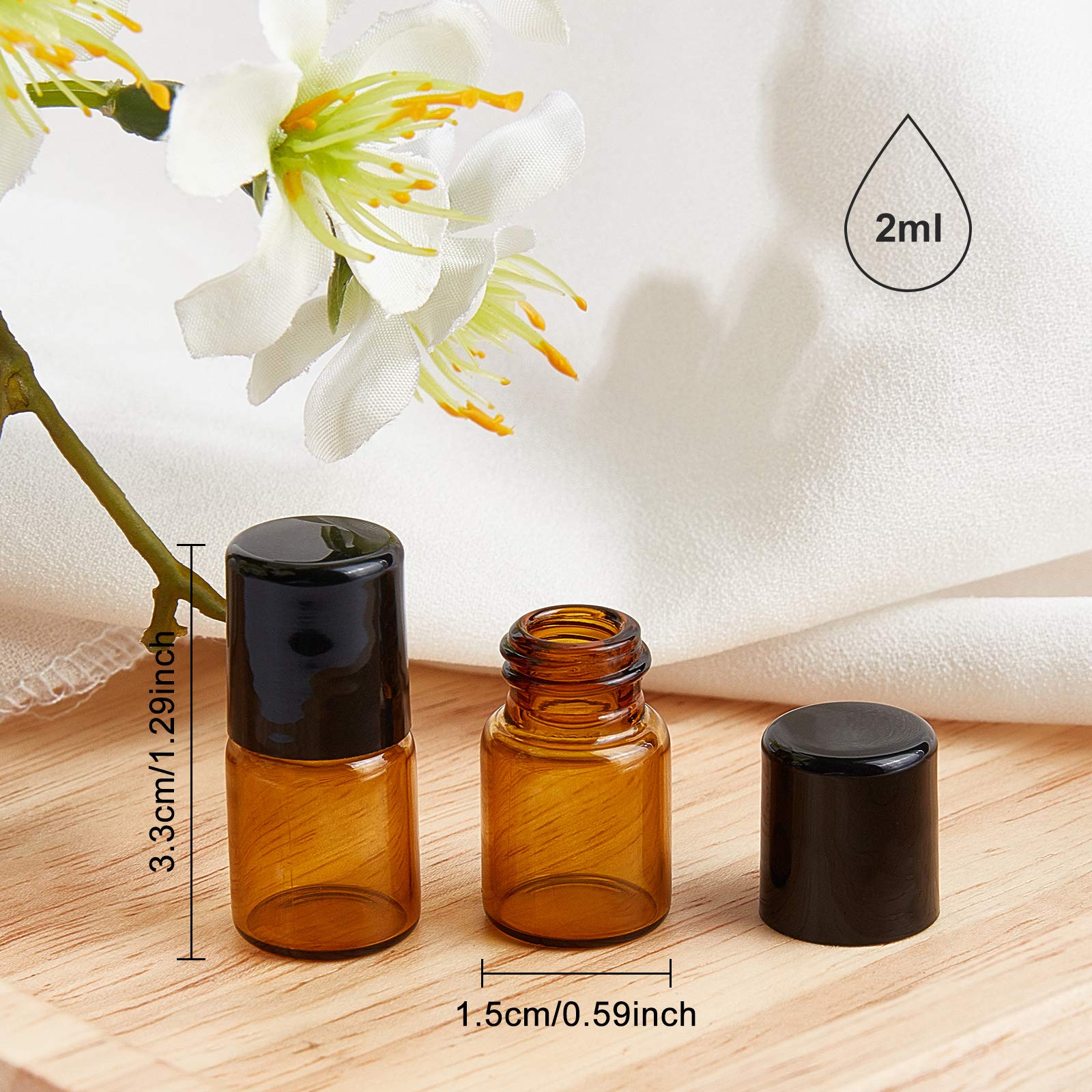 BENECREAT 30 Pack 2ml Flacone con Rullo in Vetro Ambrato con Tappo Nero con 4PCS tramogge, 1PCS Apriscatole, 10PCS 3ml Contagocce 1 Foglio Adesivo per Profumo per Aromaterapia