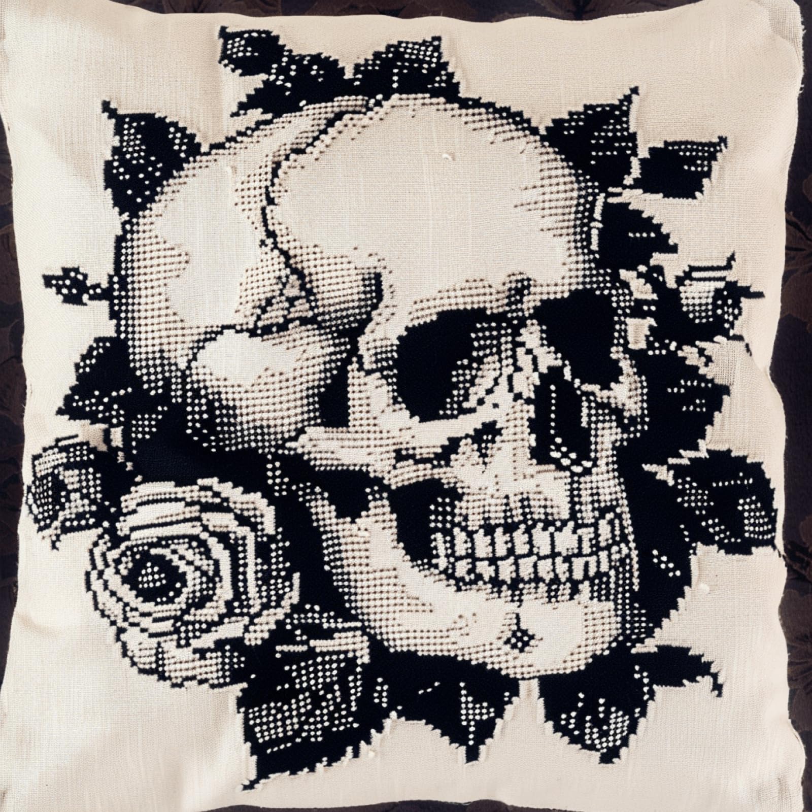 XDEGHUANGSS Skull Rose Latch Hook Cushion Kit 43x43cm, DIY 3D Pillow Cover Kit with Pre-Cut Yarn, Canvas & Tools - Beginner & Adult Craft Set, 17x17 Inch