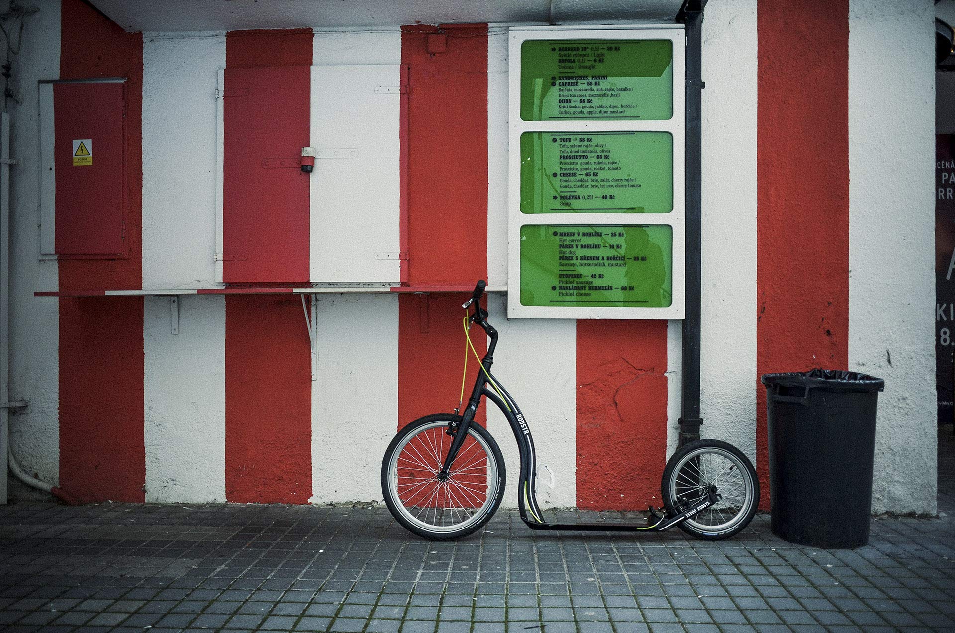 YEDOO Rodstr Tretroller - bis 150 kg, Kickscooter mit Luftreifen 20/16 - Roller Scooter für Erwachsene aus Aluminiumlegierung mit verstellbaren Lenker, Dogscooter, Gewicht 7,4 kg, grün/schwarz