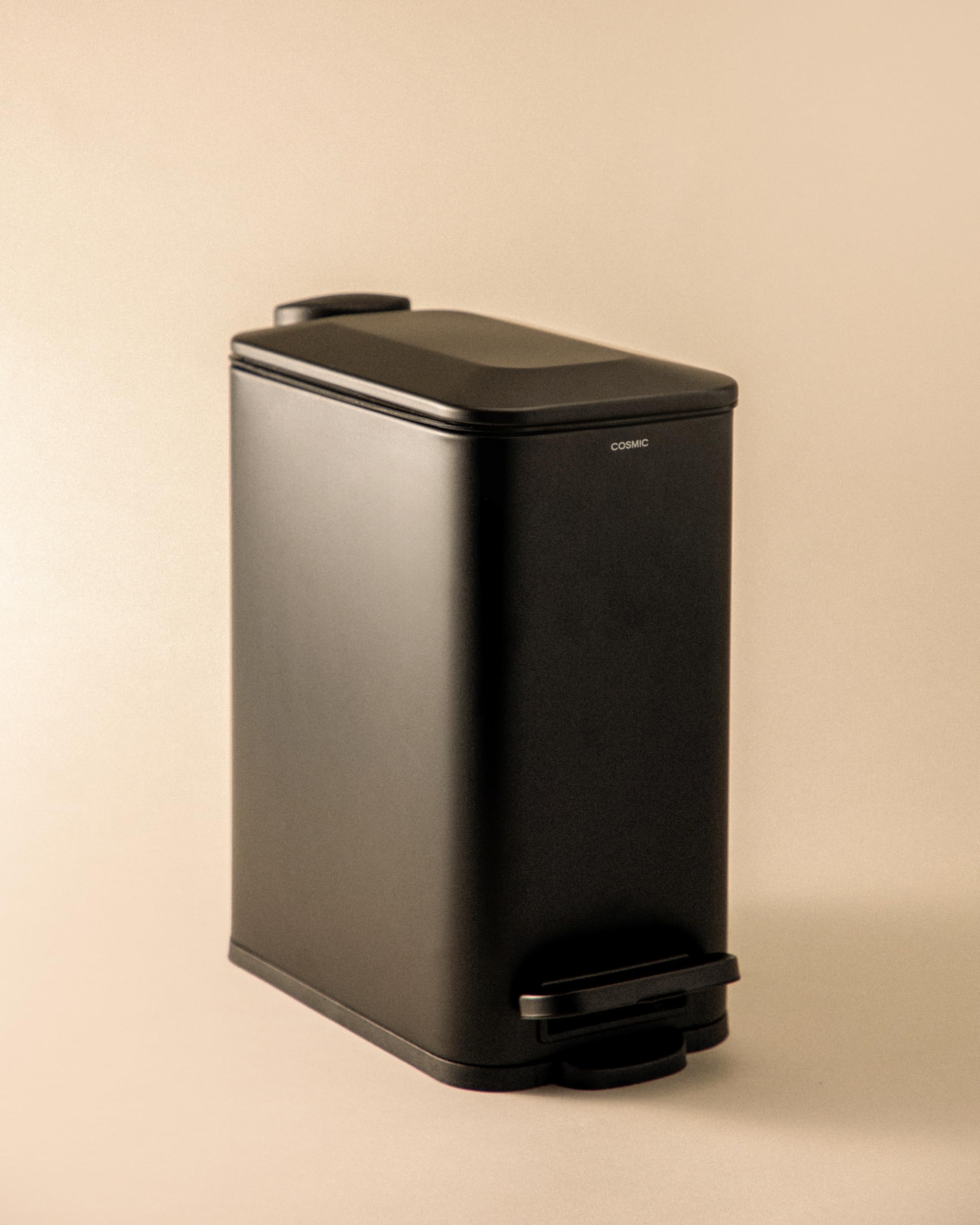 COSMIC Essentials Papelera de Baño y Cocina Con Sistema de Pedal de Diseño Moderno y 5L de Capacidad. Cubo de Basura Con Tapa Rectangular y Pequeño para Aseo. Color Negro Mate