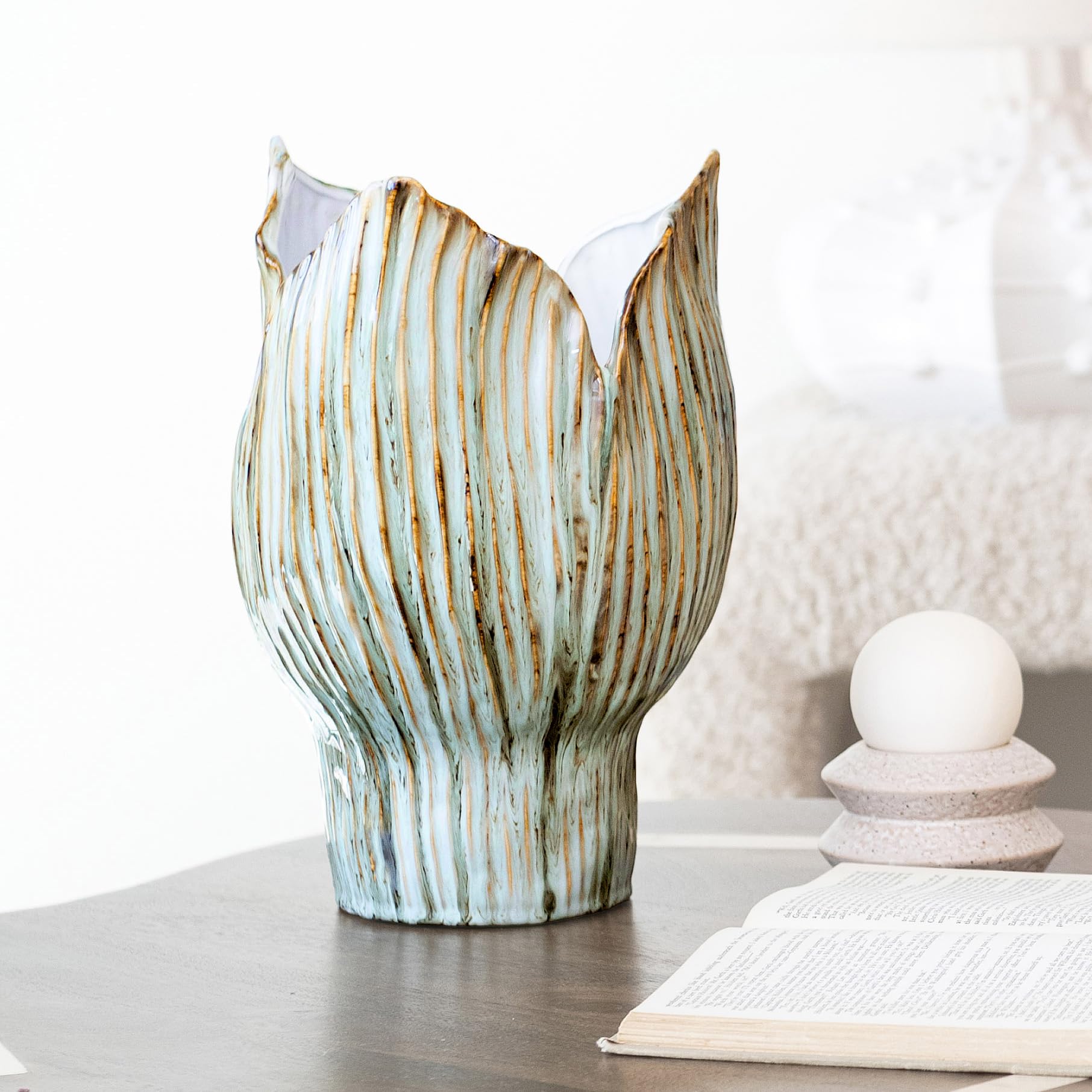 Amazon.com: Bloomingville Stoneware Pleated Sculptural Vase with