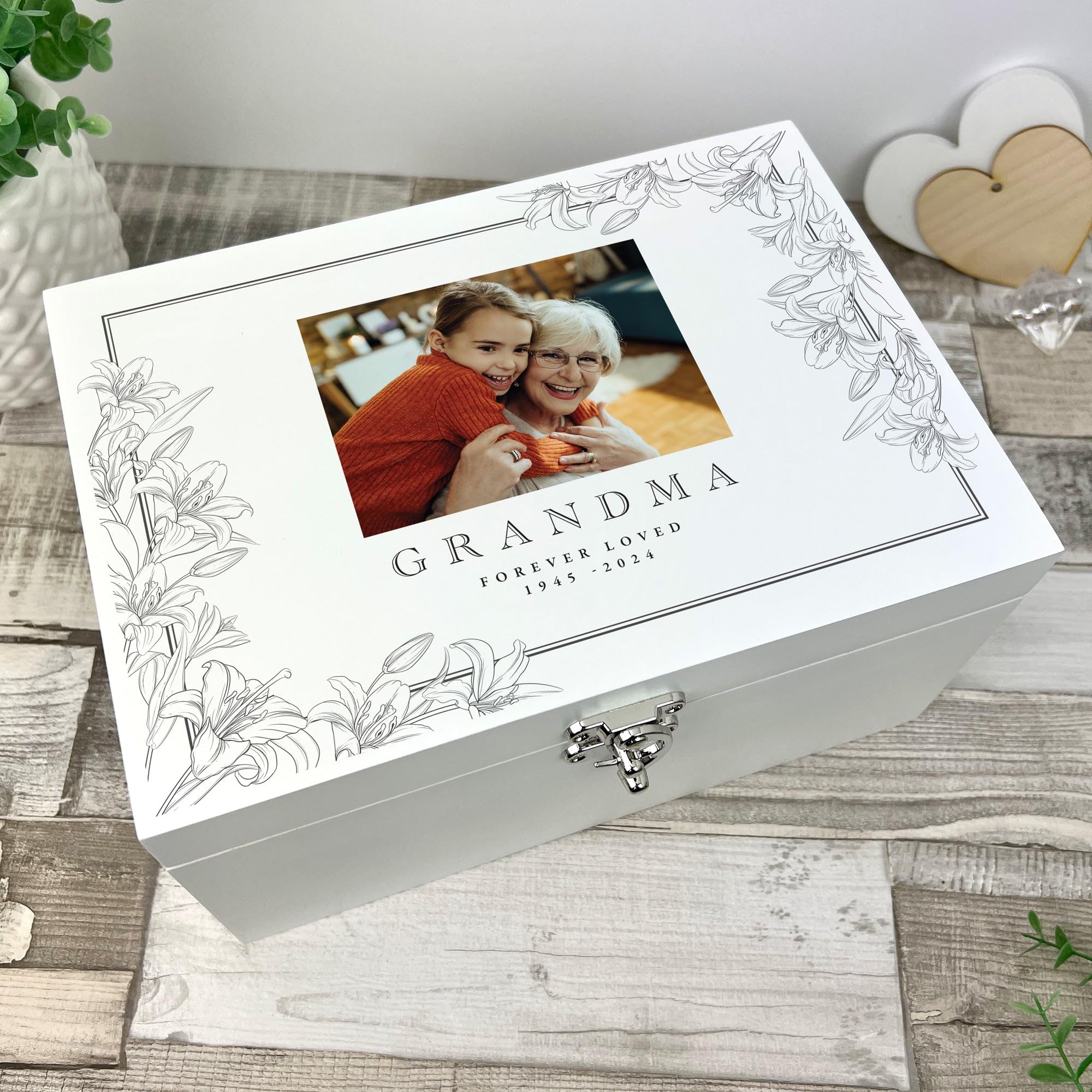 Caja de recuerdos de madera blanca personalizada con guirnalda azul para bebé, regalo de duelo, recuerdo conmemorativo, regalo de cumpleaños, regalo de aniversario, regalo para ella | 27 x 19 x 14 cm