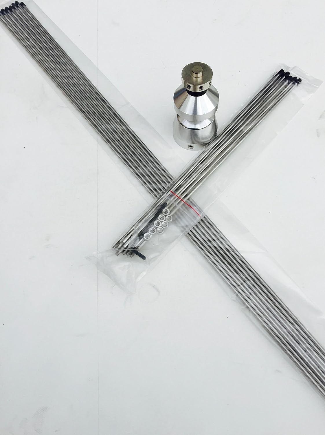 ക്ലോസ് അപ്പ് view of the Taurus D1000 Discone Antenna's central hub and various radial elements, showing the stainless steel construction.