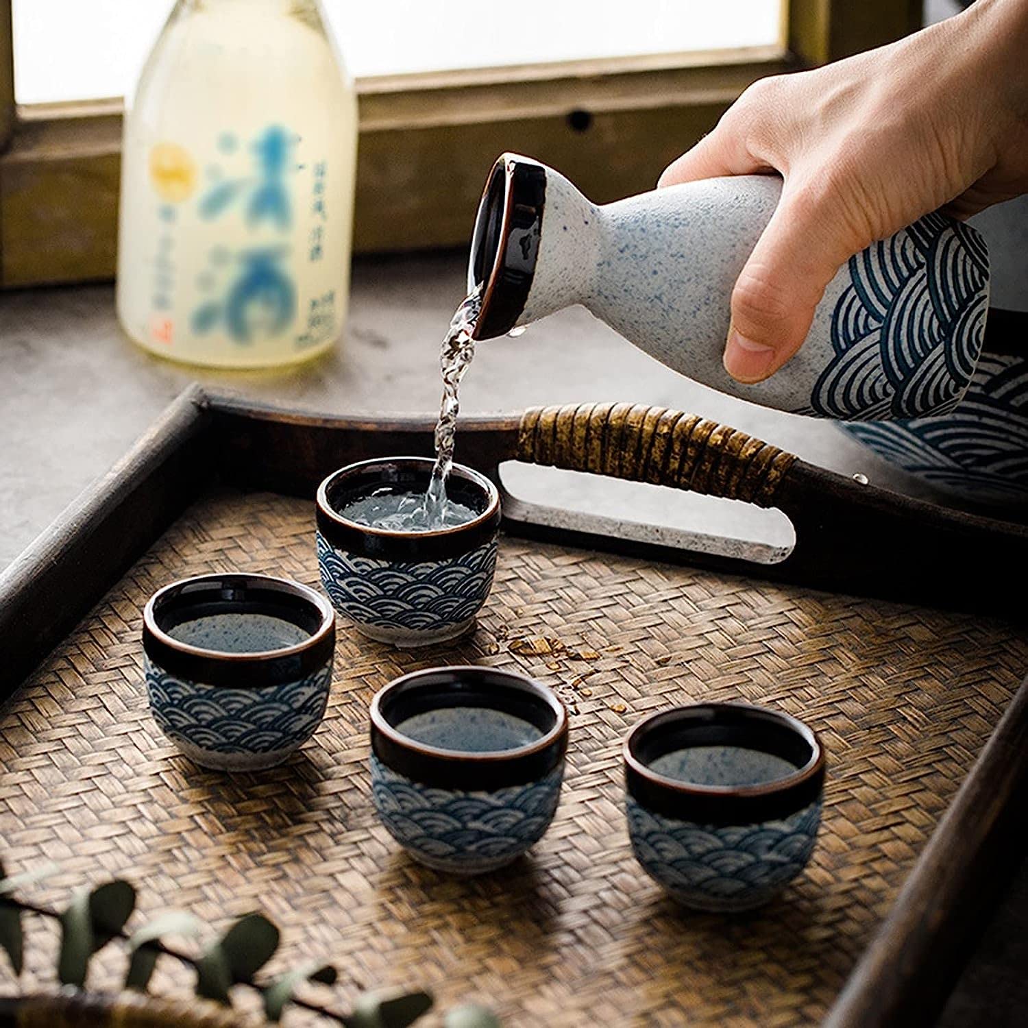 Set da sakè, Set da sakè Giapponese, Tazza da sakè Tradizionale, Design Dipinto a Mano, Porcellana, Ceramica, Artigianato in Ceramica, Tazze da sakè, 5 Pezzi