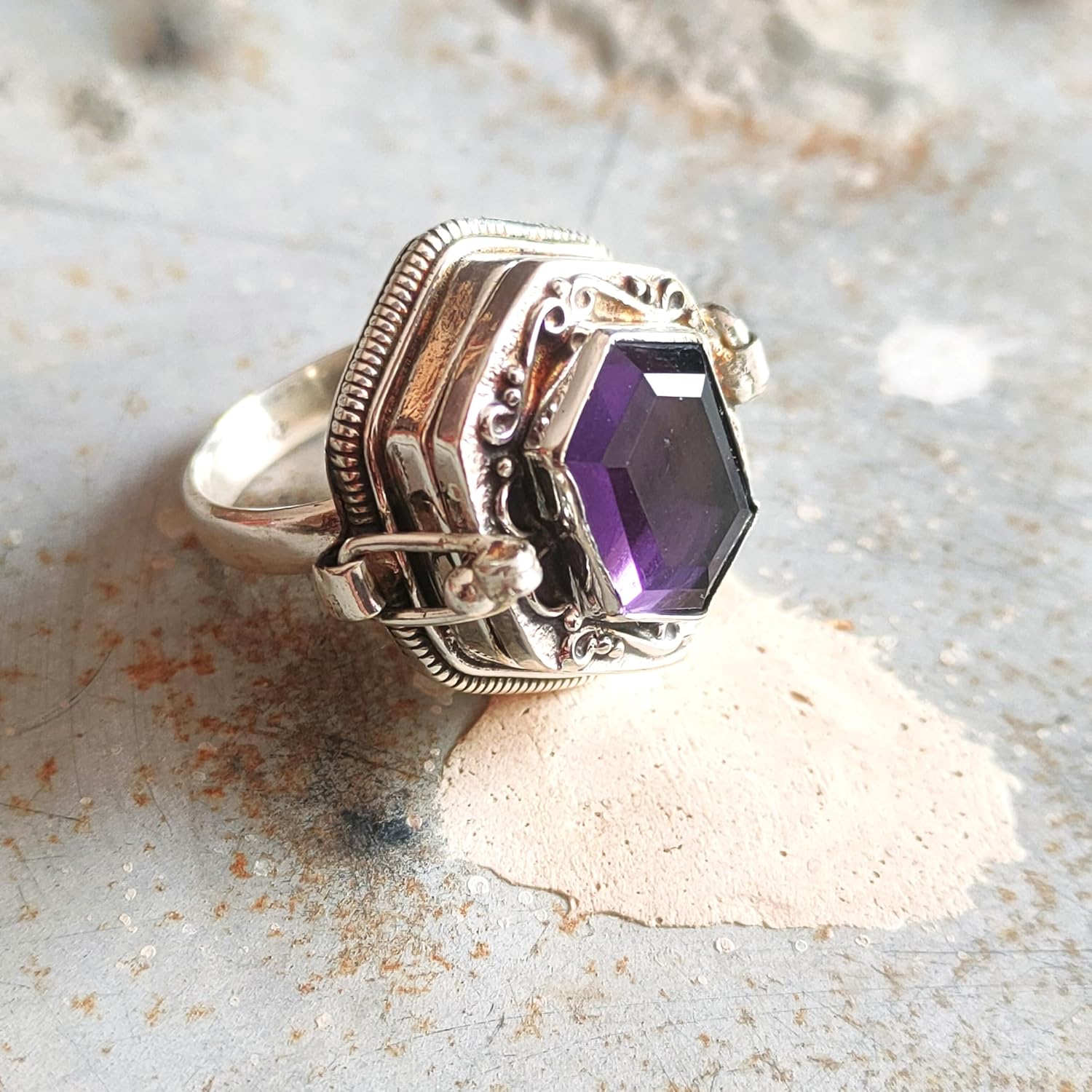 Vintage 925 Sterling Silver Boho Hippie Poison Ring with Natural Amethyst - Secret Compartment Snuff Ring, Elegant Fancy Design Jewelry for Women