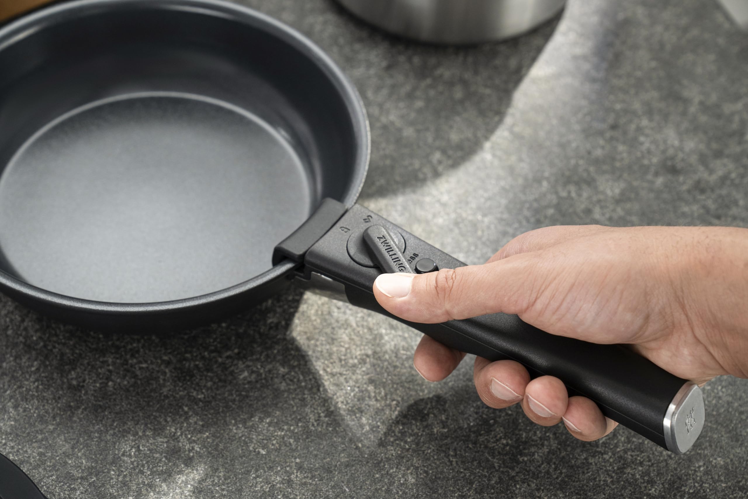 ZWILLING Unlock - Set di 4 padelle (20, 24, 28 cm + maniglia) con rivestimento in ceramica, alluminio