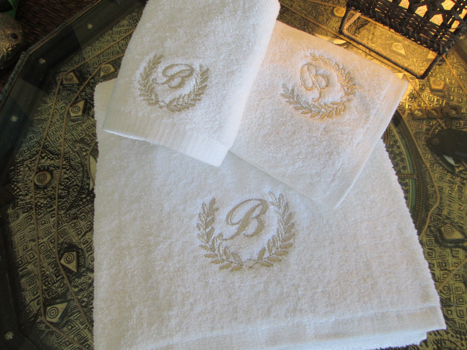 Set composto da accappatoio e teli da bagno con scritta personalizzata oro/argento, edizione hotel 5 stelle., 100% cotone, Embroidery Silver, Bathrobe M