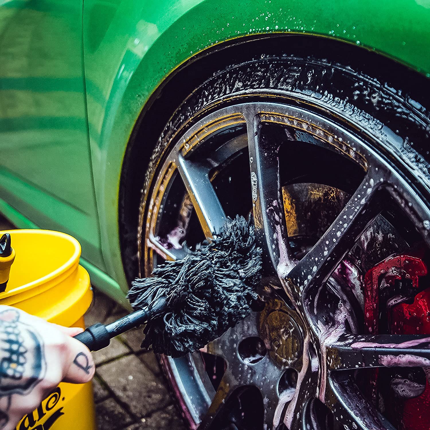 detailmate Auto Wasch Set Waschhandschuh + Microfiber Monkey Trockentuch + Meguiars: Wash & Wax Autoshampoo + Hot Rims Wheel Cleaner + Felgenbürste + 2X Wasch Eimer + Schmutzsieb + Zubehör