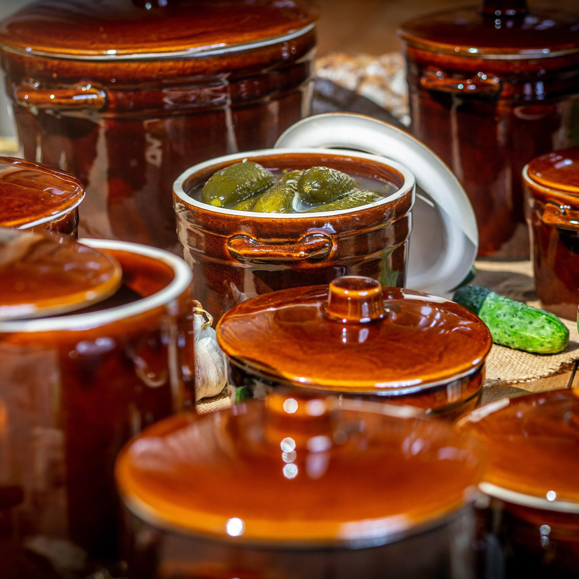 KADAX Steengoed pan, dichte keramische pot met watergoot en deksel KADAX Steengoed pan, dichte keramische pot met watergoot en deksel