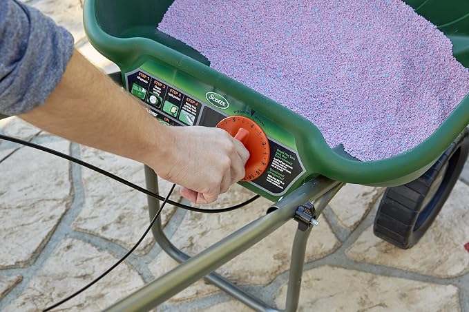 Scotts Turf Builder EdgeGuard DLX Spreaders 3-Pack miniatura 10