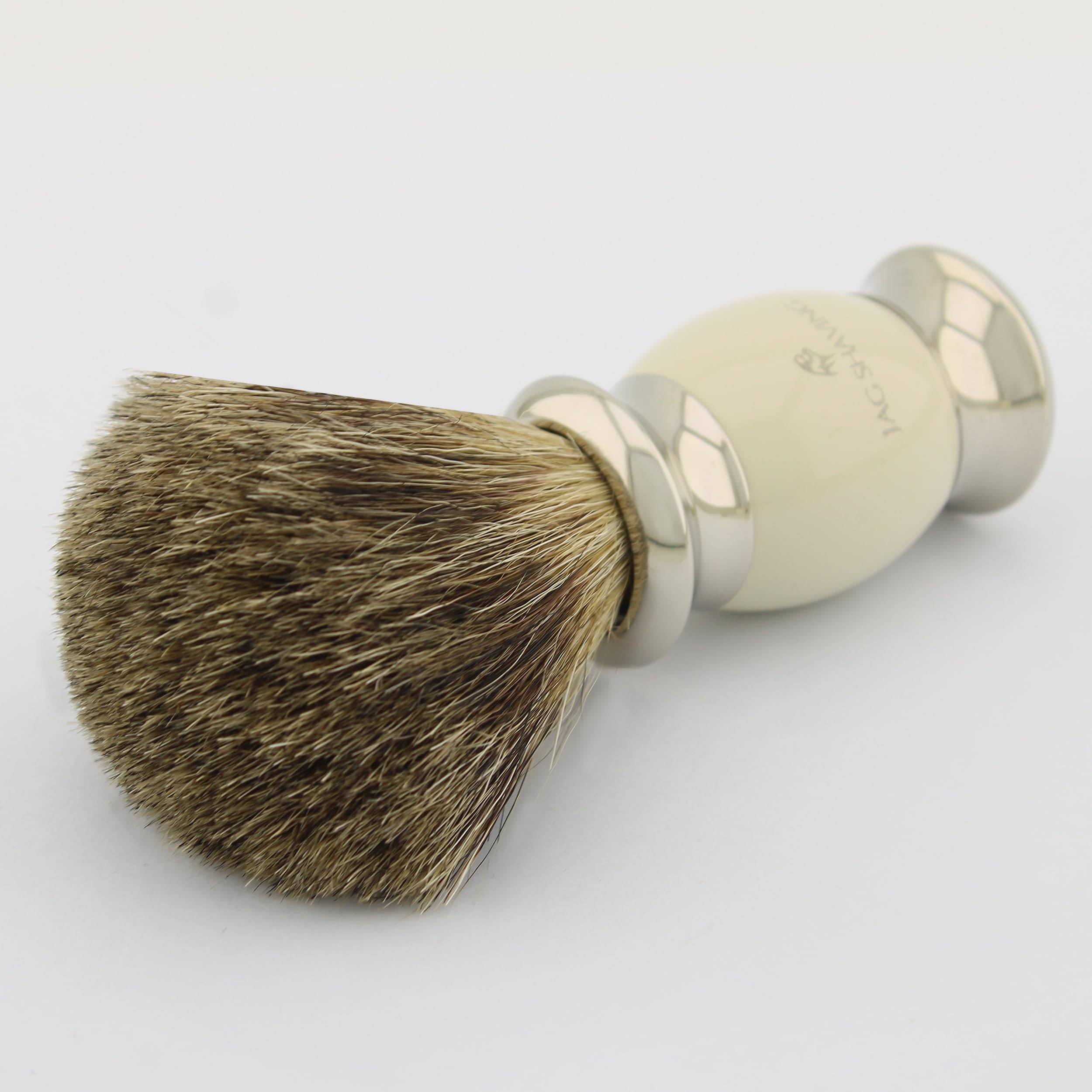 Haryali London, Set da barba in 4 pezzi, elegante set per la cura della barba color avorio, comprendente rasoio di sicurezza a doppia lama, astuccio in pelle, pennello in pelo di tasso e supporto.
