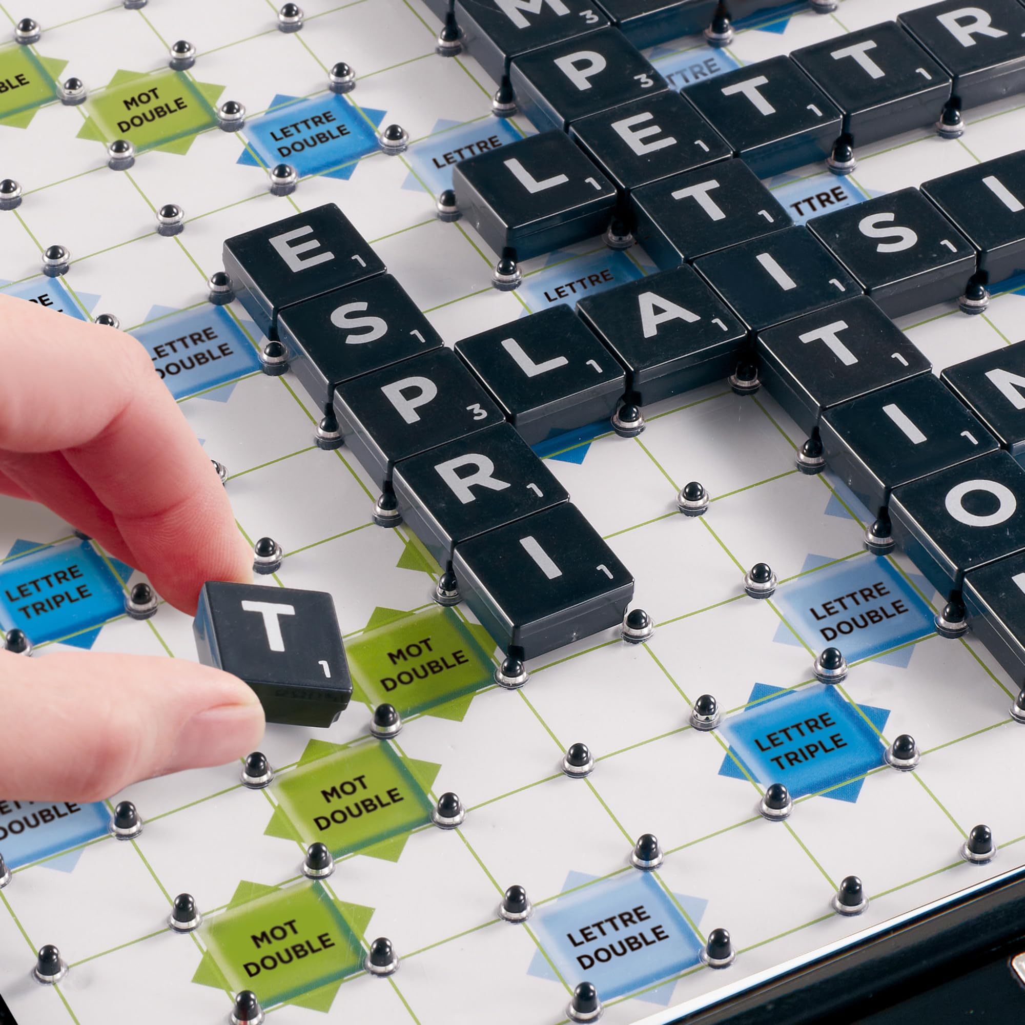Mattel Games Scrabble Deluxe, Jeu De Société De Mots Croisés Familial Pour Adultes Et Enfants, Version Française, Jeu De Lettres Pour 2 À 4 Joueurs, Jouet pour Enfant de 10 ans et Plus, Y9585