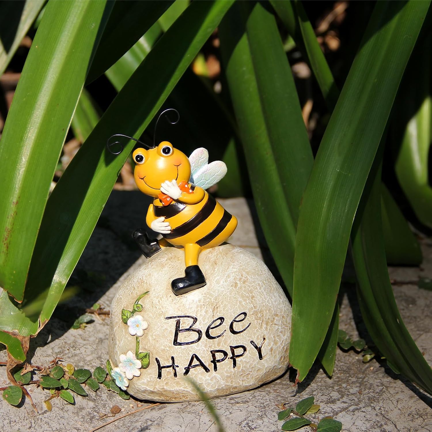 Smadeer Garden Decor Bee Outdoor Statues Sculpture Bumblebee Figurine for Patio Lawn Porch Yard Backyard Honey Bees for Insect Lovers Gifts Garden Ornaments for Home Decor Spring Summer
