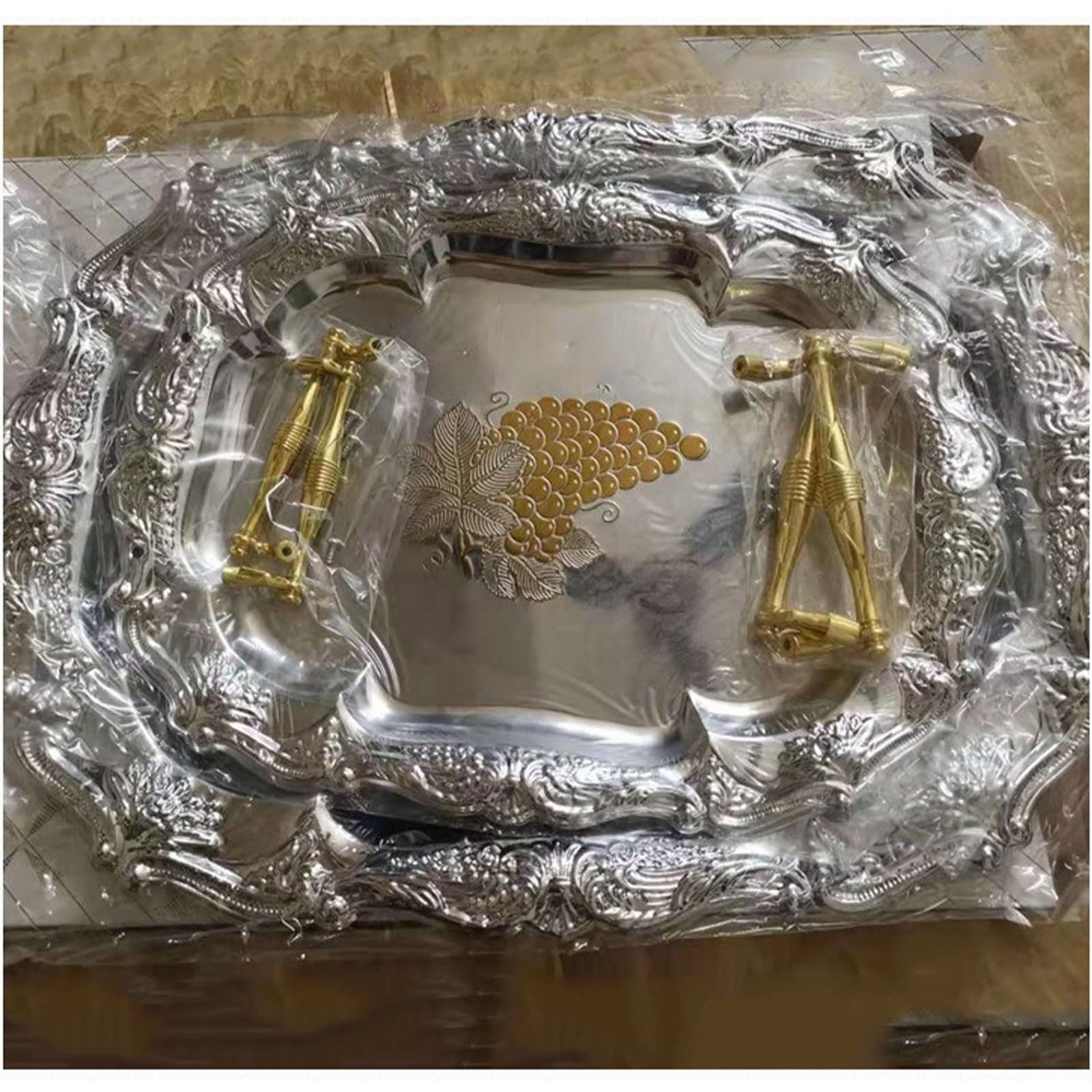 Vassoio da portata in acciaio inox con manici per una facile maneggevolezza, perfetto per tè pomeridiano, snack e decorazione per la casa (37 cm)